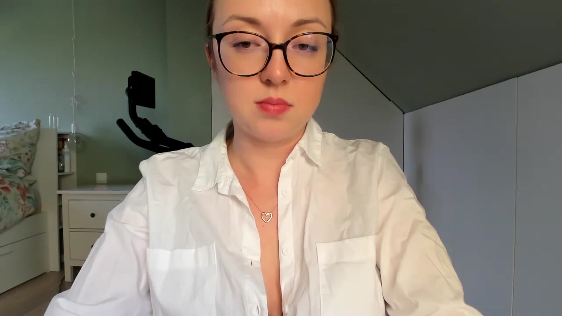Gallery image thumbnail from AliceSmiley's myfreecams stream on, 02/02/2024, 13:29 image 10 of 20