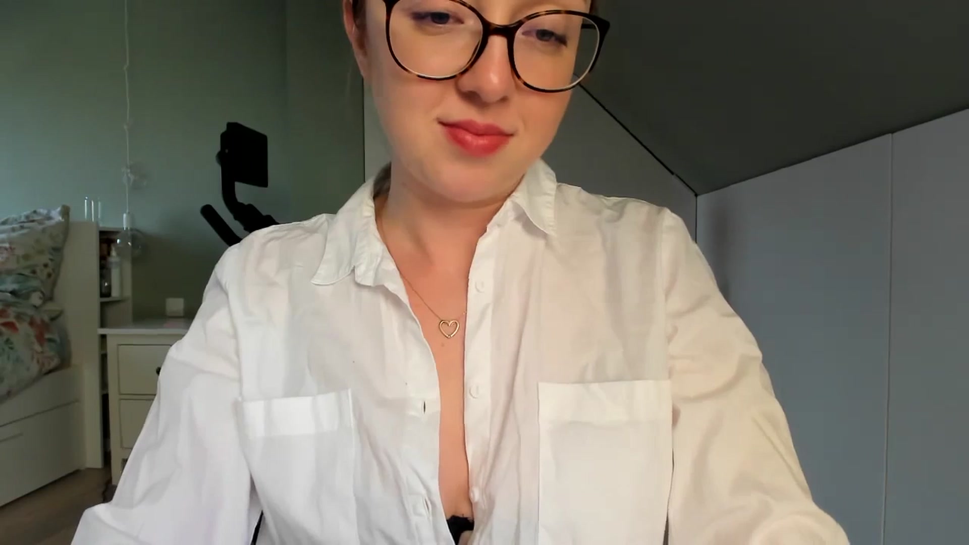 Gallery image thumbnail from AliceSmiley's myfreecams stream on, 02/02/2024, 13:29 image 9 of 20