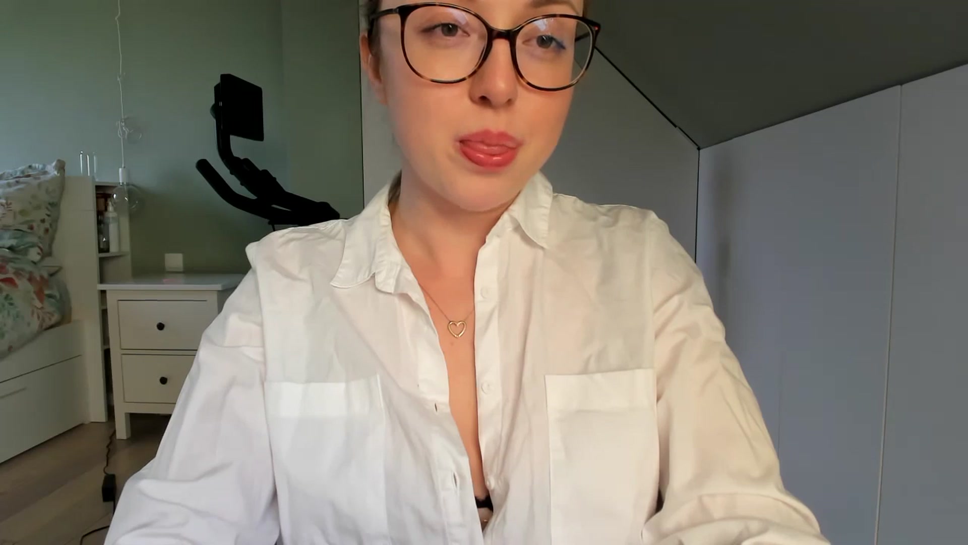 Gallery image thumbnail from AliceSmiley's myfreecams stream on, 02/02/2024, 13:29 image 12 of 20