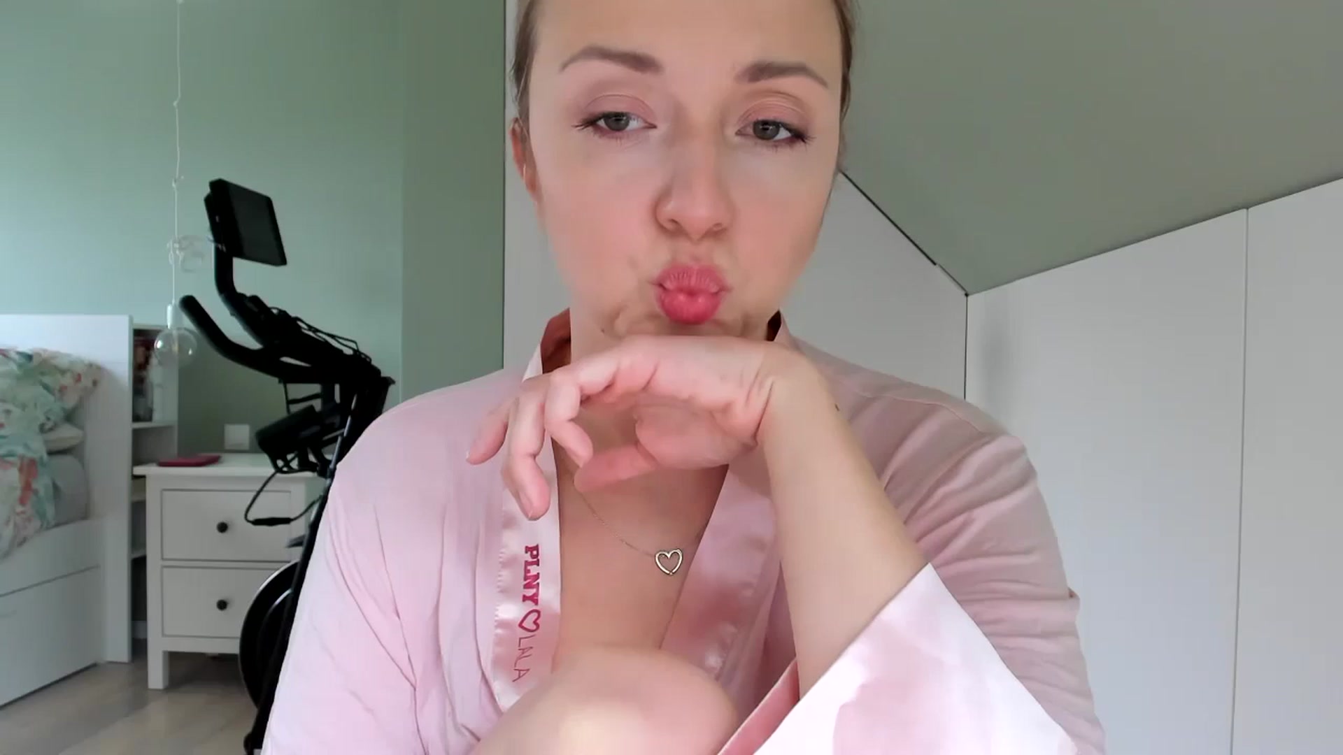 Gallery image thumbnail from AliceSmiley's myfreecams stream on, 02/07/2024, 11:11 image 17 of 20