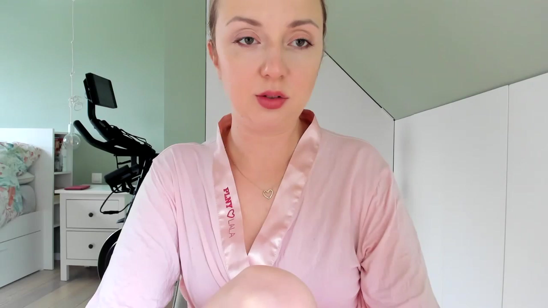 Gallery image thumbnail from AliceSmiley's myfreecams stream on, 02/07/2024, 11:11 image 16 of 20