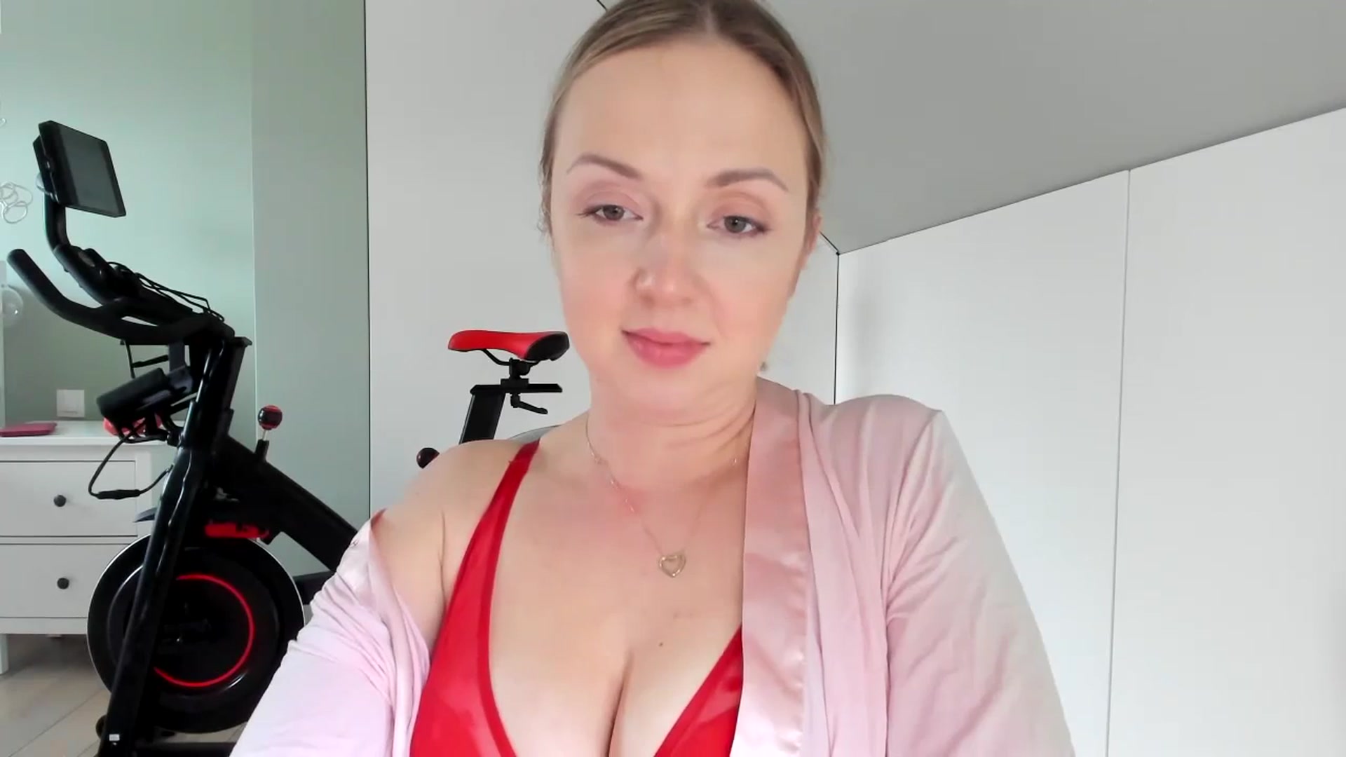 Gallery image thumbnail from AliceSmiley's myfreecams stream on, 02/07/2024, 12:28 image 15 of 20