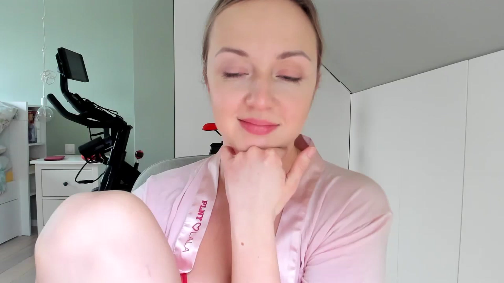 Gallery image thumbnail from AliceSmiley's myfreecams stream on, 02/07/2024, 12:28 image 6 of 20