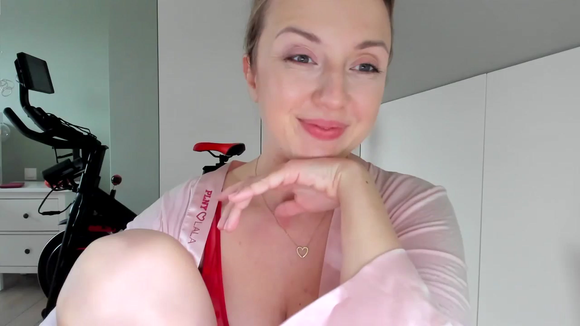 Gallery image thumbnail from AliceSmiley's myfreecams stream on, 02/07/2024, 12:28 image 18 of 20