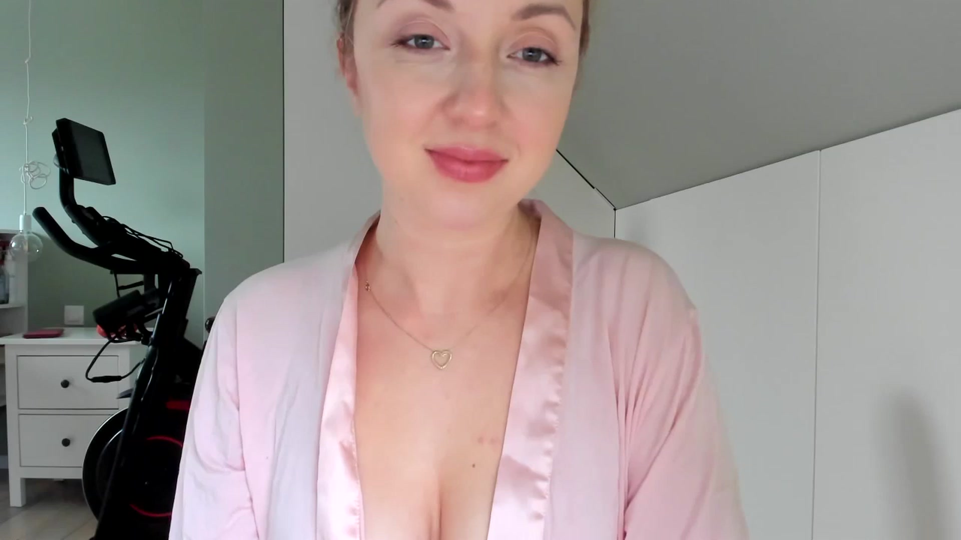 Gallery image thumbnail from AliceSmiley's myfreecams stream on, 02/07/2024, 13:28 image 5 of 20