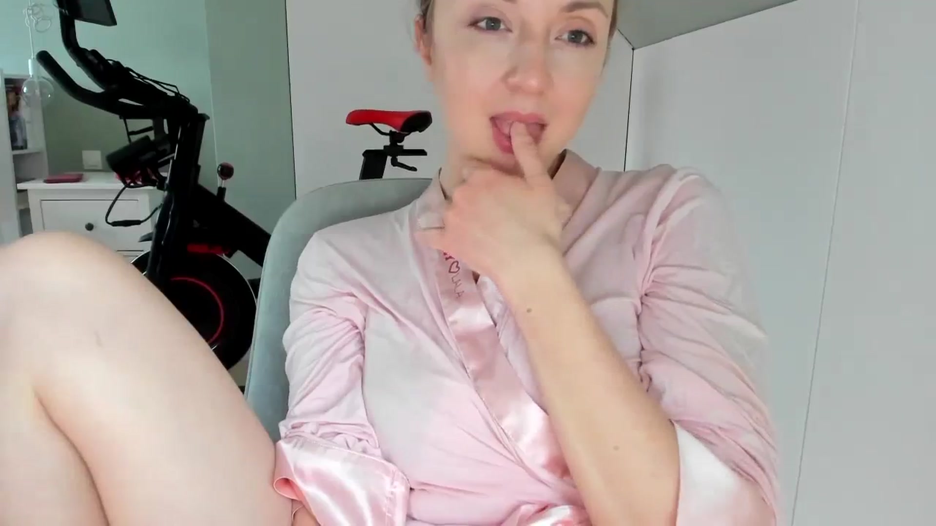 Gallery image thumbnail from AliceSmiley's myfreecams stream on, 02/07/2024, 13:28 image 13 of 20