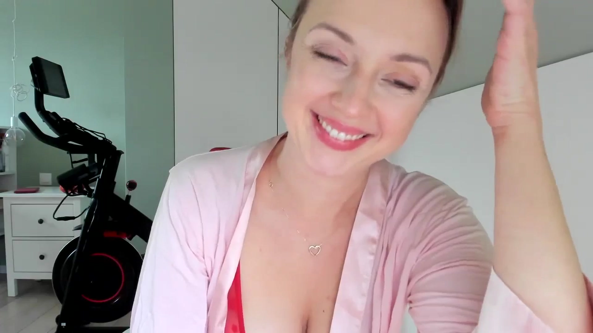 Gallery image thumbnail from AliceSmiley's myfreecams stream on, 02/07/2024, 13:28 image 4 of 20