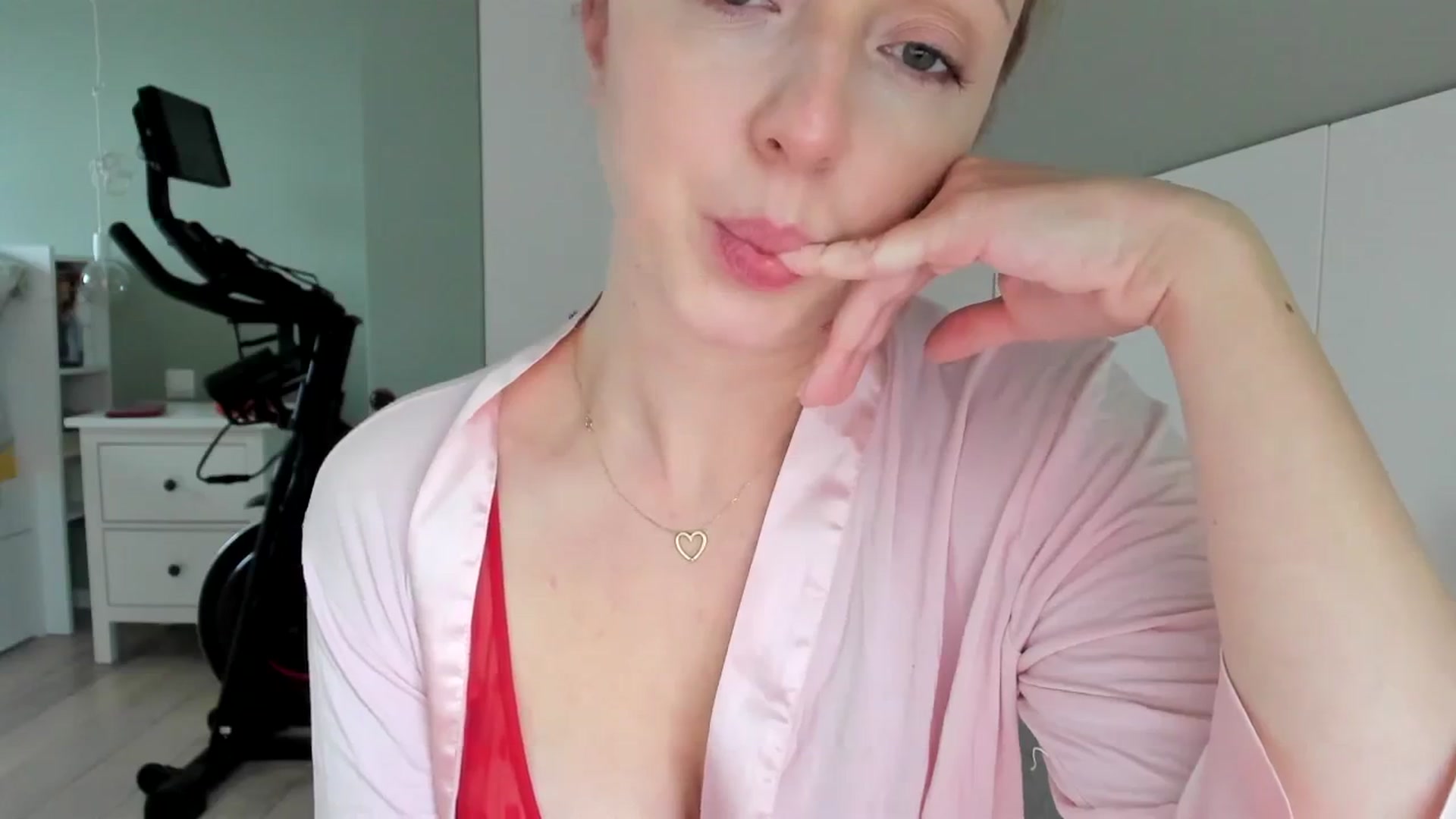 Gallery image thumbnail from AliceSmiley's myfreecams stream on, 02/07/2024, 13:28 image 15 of 20