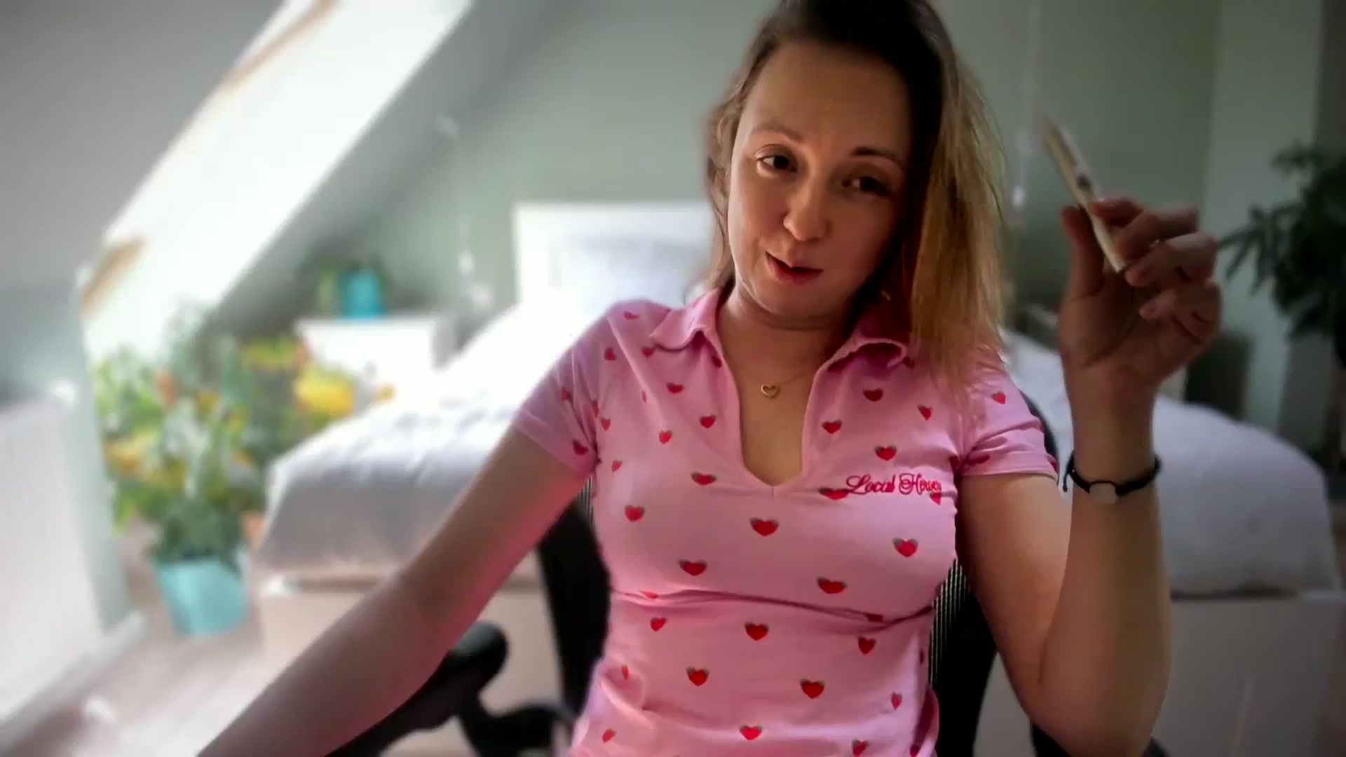 Gallery image thumbnail from AliceSmiley's myfreecams stream on, 04/11/2024, 11:15 image 1 of 20
