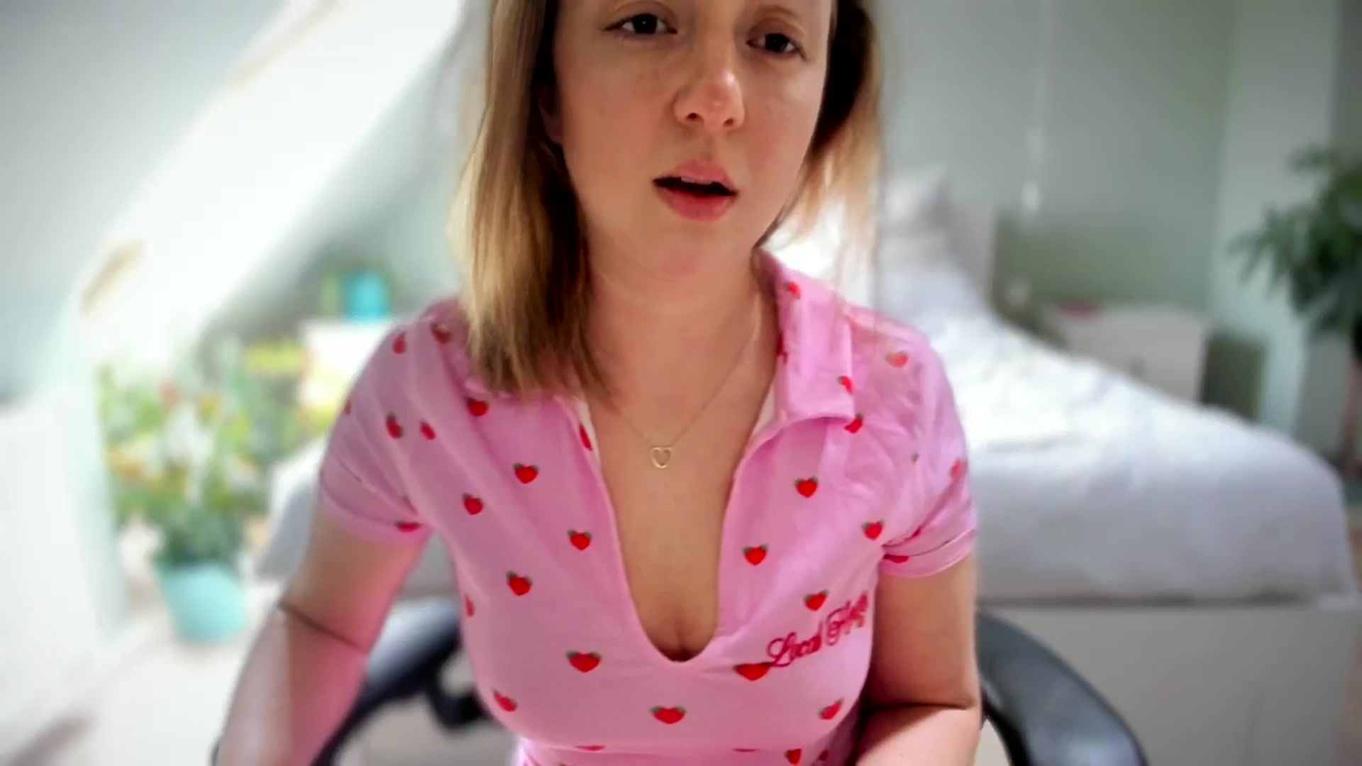 Gallery image thumbnail from AliceSmiley's myfreecams stream on, 04/11/2024, 11:15 image 9 of 20