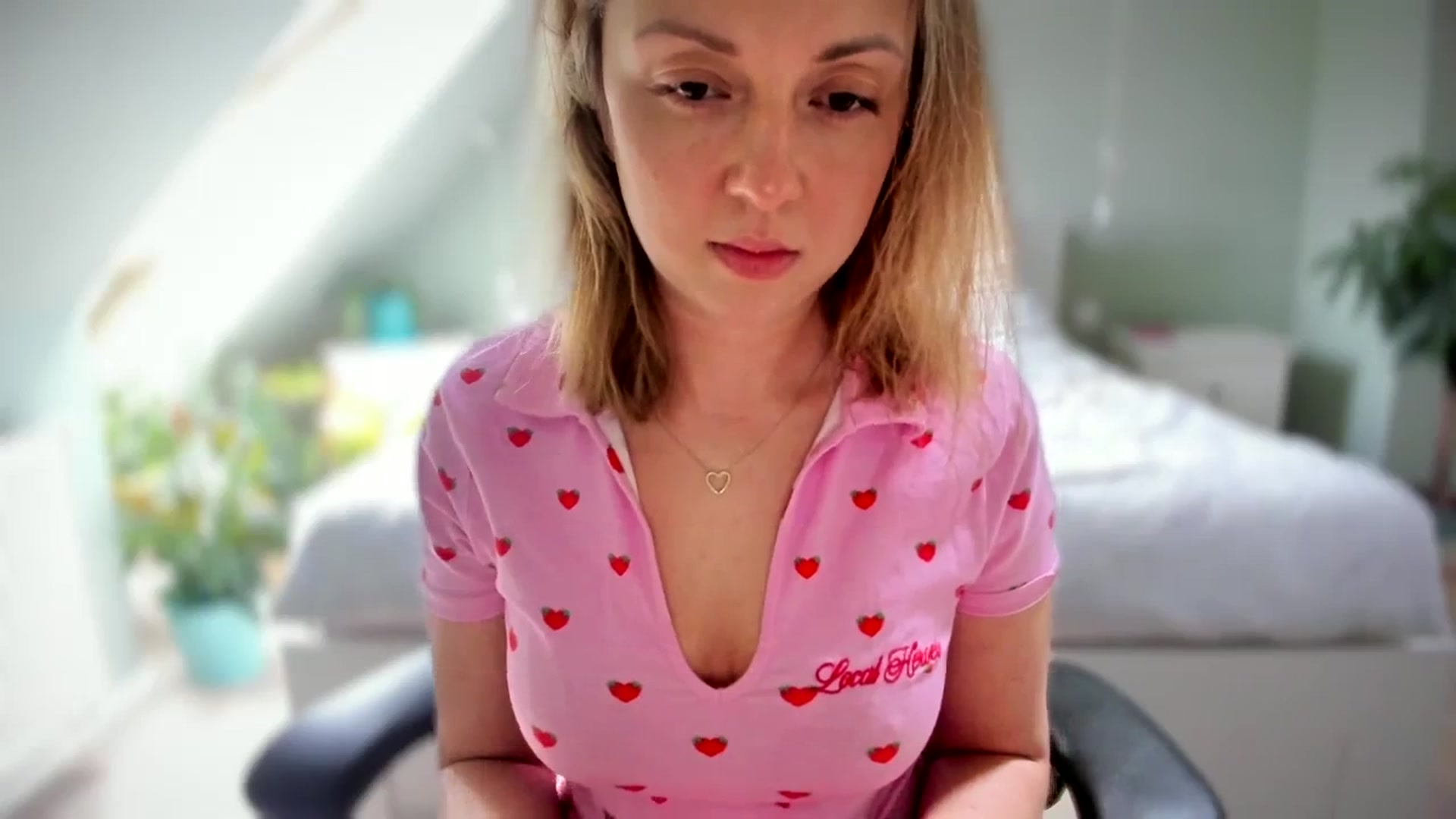 Gallery image thumbnail from AliceSmiley's myfreecams stream on, 04/11/2024, 11:15 image 10 of 20