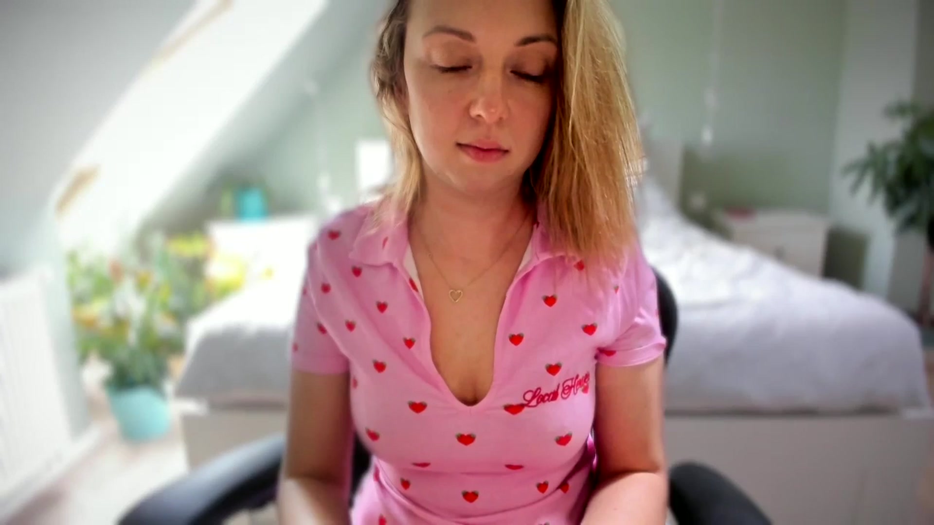 Gallery image thumbnail from AliceSmiley's myfreecams stream on, 04/11/2024, 11:15 image 12 of 20