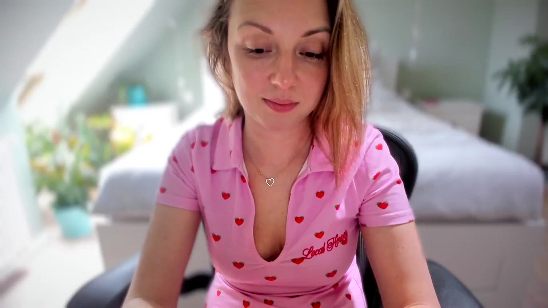 Gallery image thumbnail from AliceSmiley's myfreecams stream on, 04/11/2024, 12:44 image 3 of 20