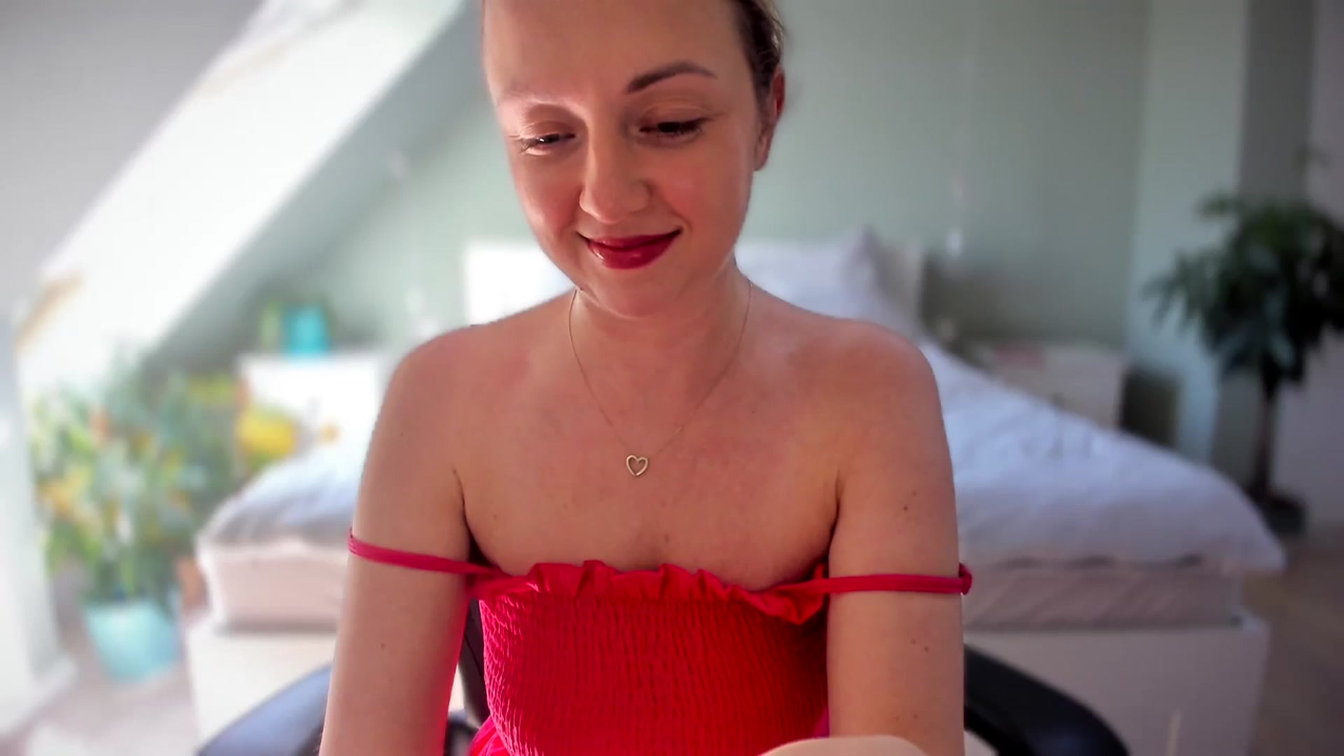Gallery image thumbnail from AliceSmiley's myfreecams stream on, 04/12/2024, 10:55 image 10 of 20