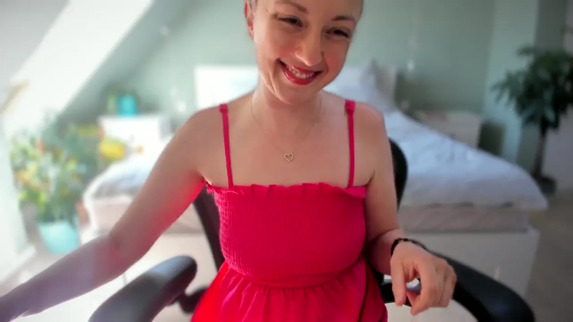 Gallery image thumbnail from AliceSmiley's myfreecams stream on, 04/12/2024, 10:55 image 4 of 20