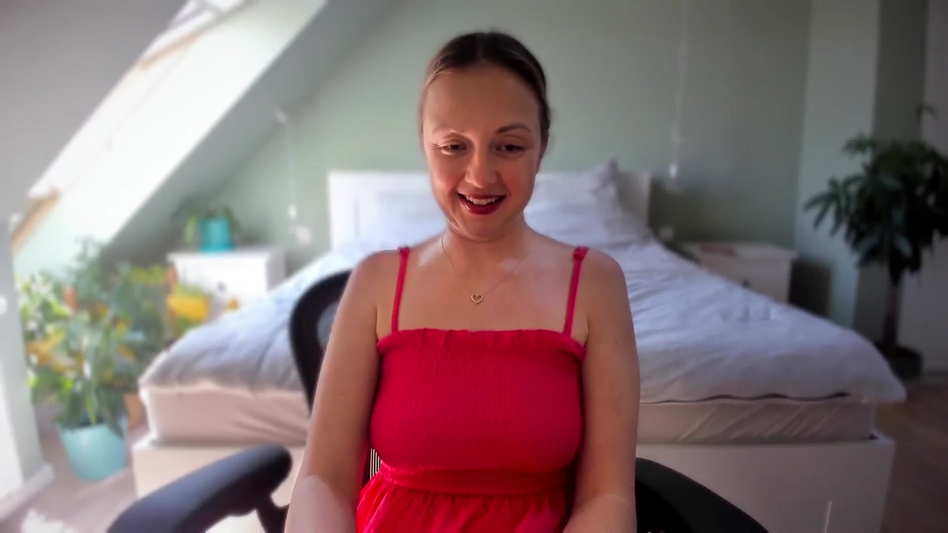 Gallery image thumbnail from AliceSmiley's myfreecams stream on, 04/12/2024, 10:55 image 8 of 20