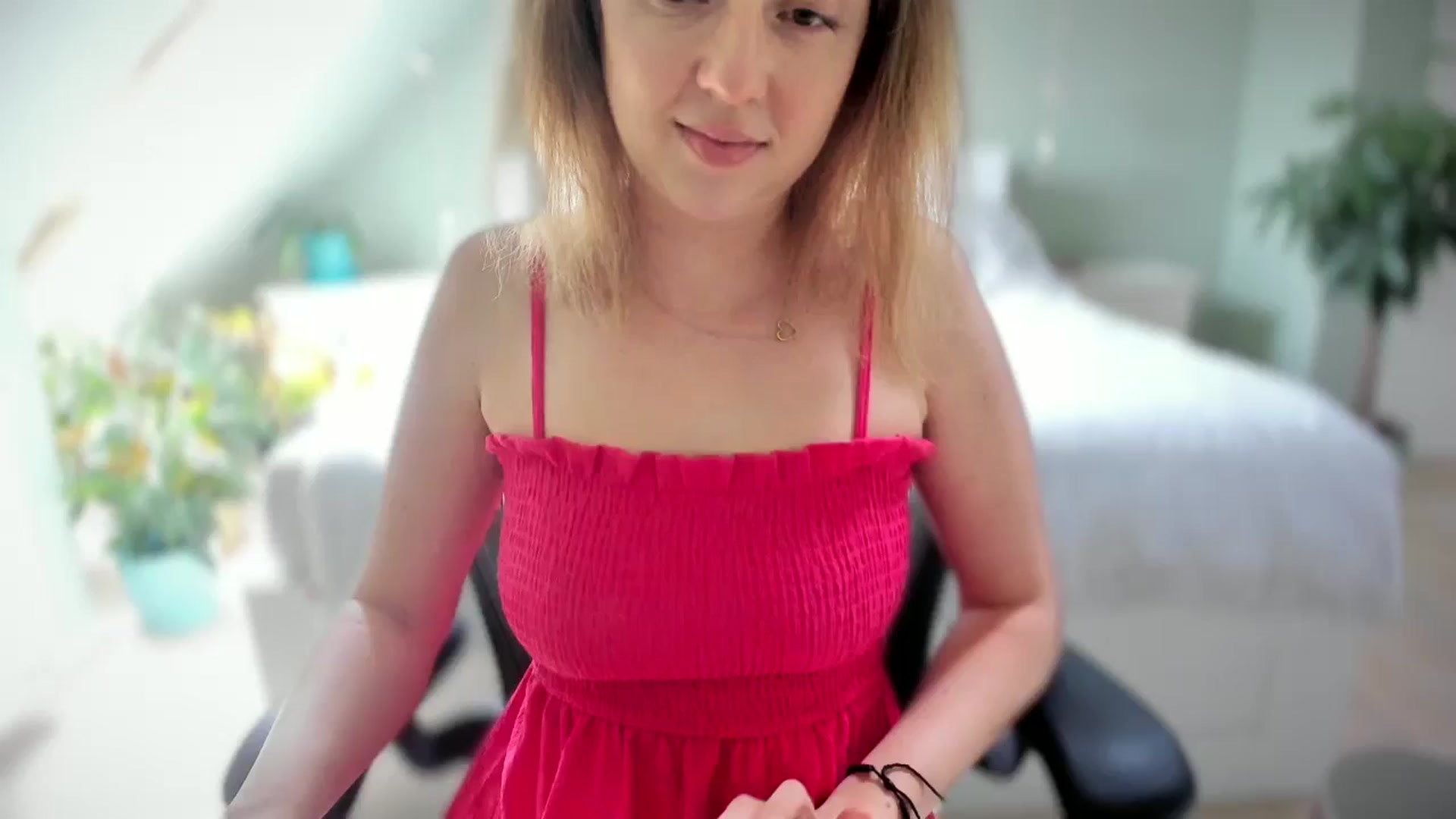 Gallery image thumbnail from AliceSmiley's myfreecams stream on, 04/16/2024, 10:20 image 17 of 20