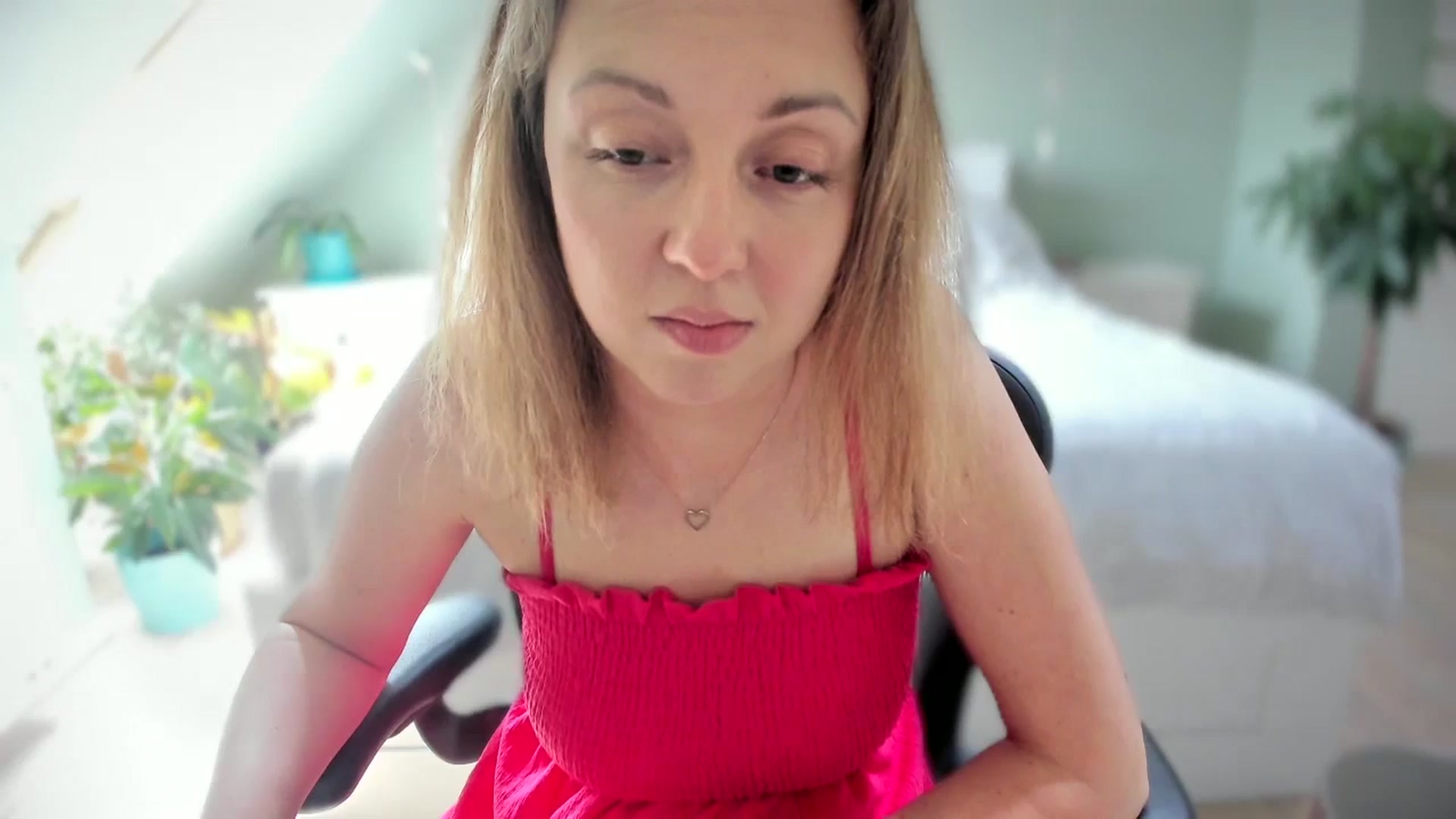 Gallery image thumbnail from AliceSmiley's myfreecams stream on, 04/16/2024, 10:20 image 16 of 20