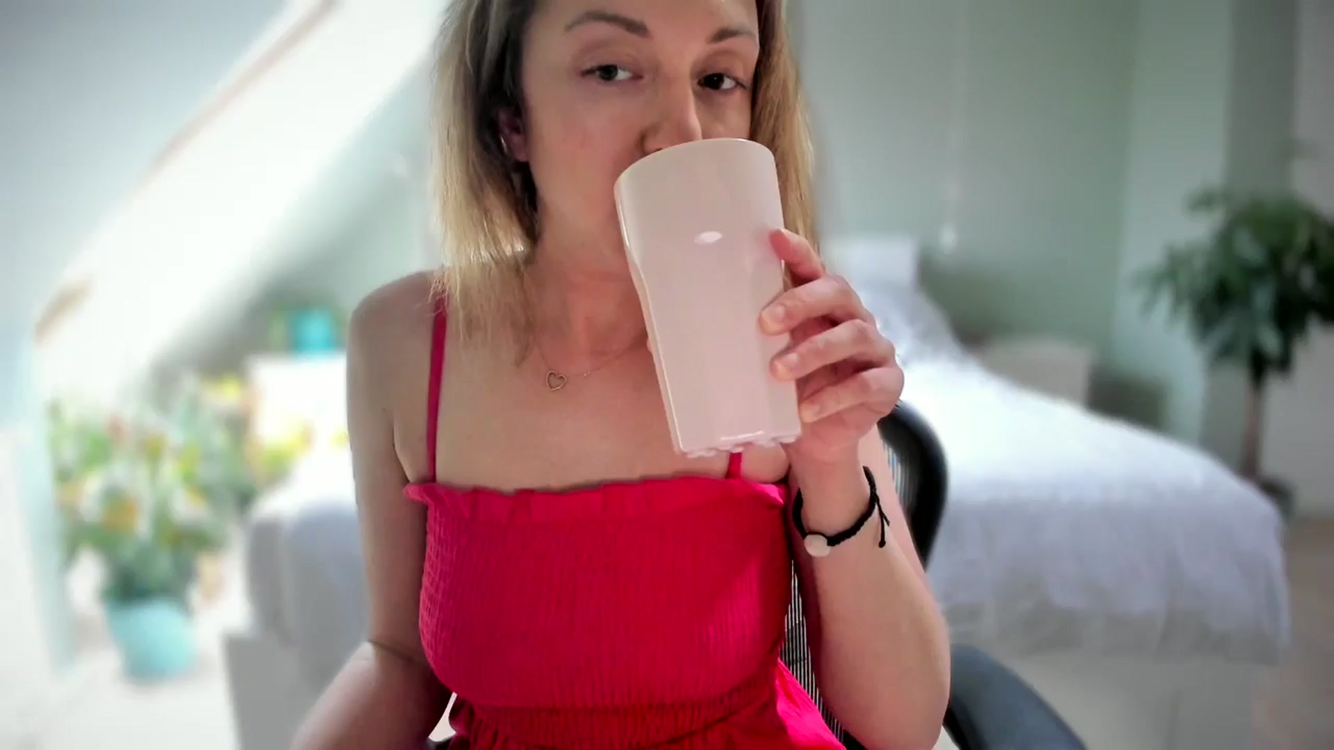 Gallery image thumbnail from AliceSmiley's myfreecams stream on, 04/16/2024, 10:20 image 1 of 20