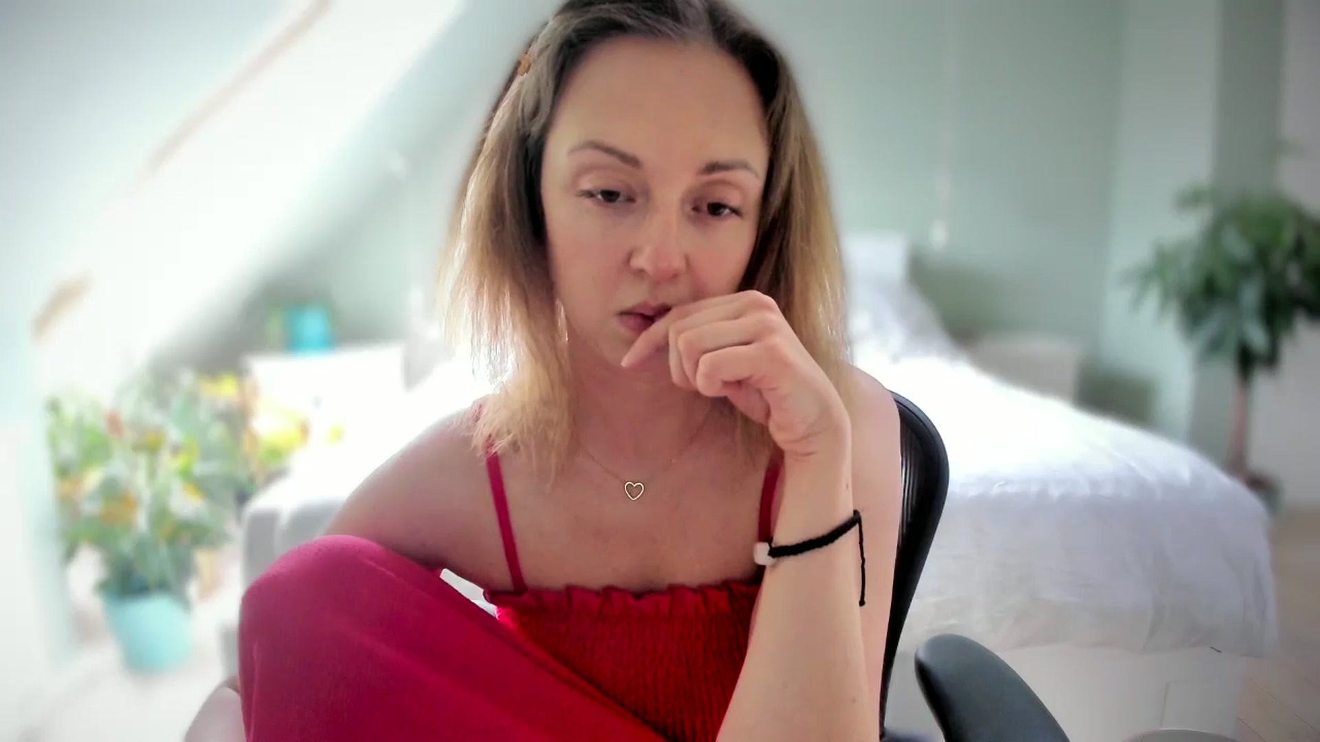 Gallery image thumbnail from AliceSmiley's myfreecams stream on, 04/16/2024, 10:20 image 11 of 20