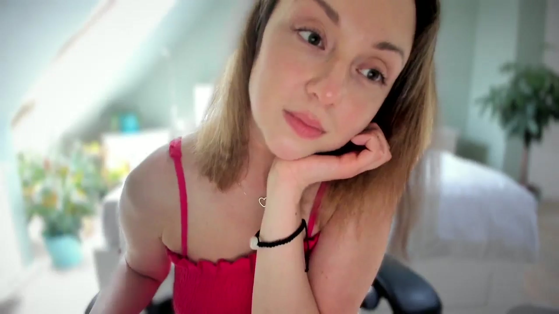 Gallery image thumbnail from AliceSmiley's myfreecams stream on, 04/16/2024, 10:20 image 18 of 20
