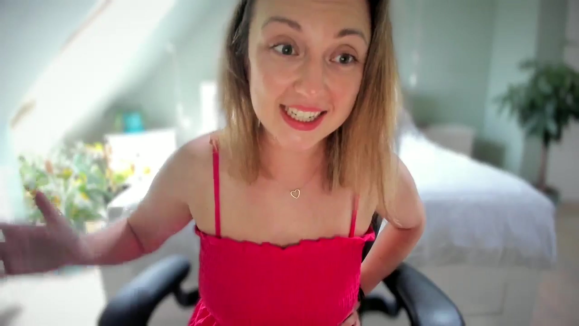 Gallery image thumbnail from AliceSmiley's myfreecams stream on, 04/16/2024, 12:17 image 6 of 20