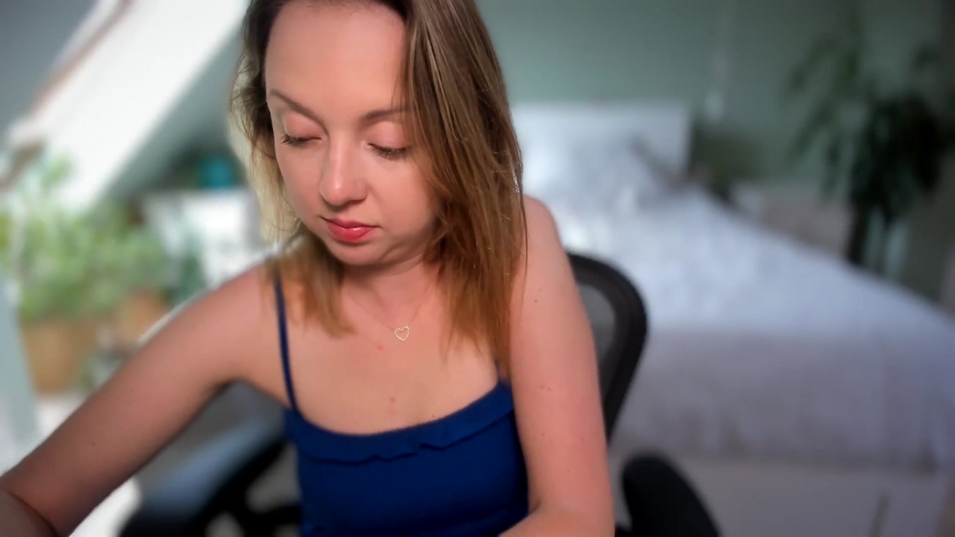 Gallery image thumbnail from AliceSmiley's myfreecams stream on, 06/04/2024, 11:34 image 17 of 20