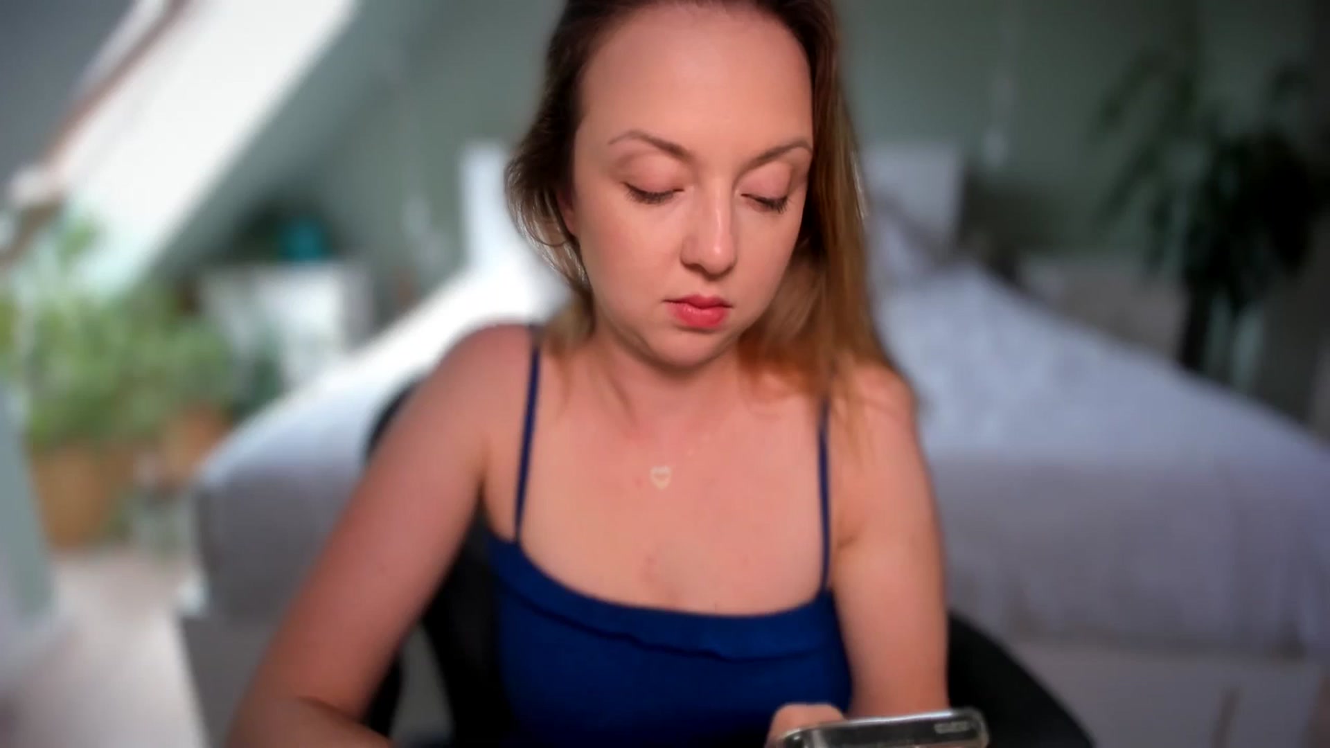 Gallery image thumbnail from AliceSmiley's myfreecams stream on, 06/04/2024, 11:34 image 10 of 20