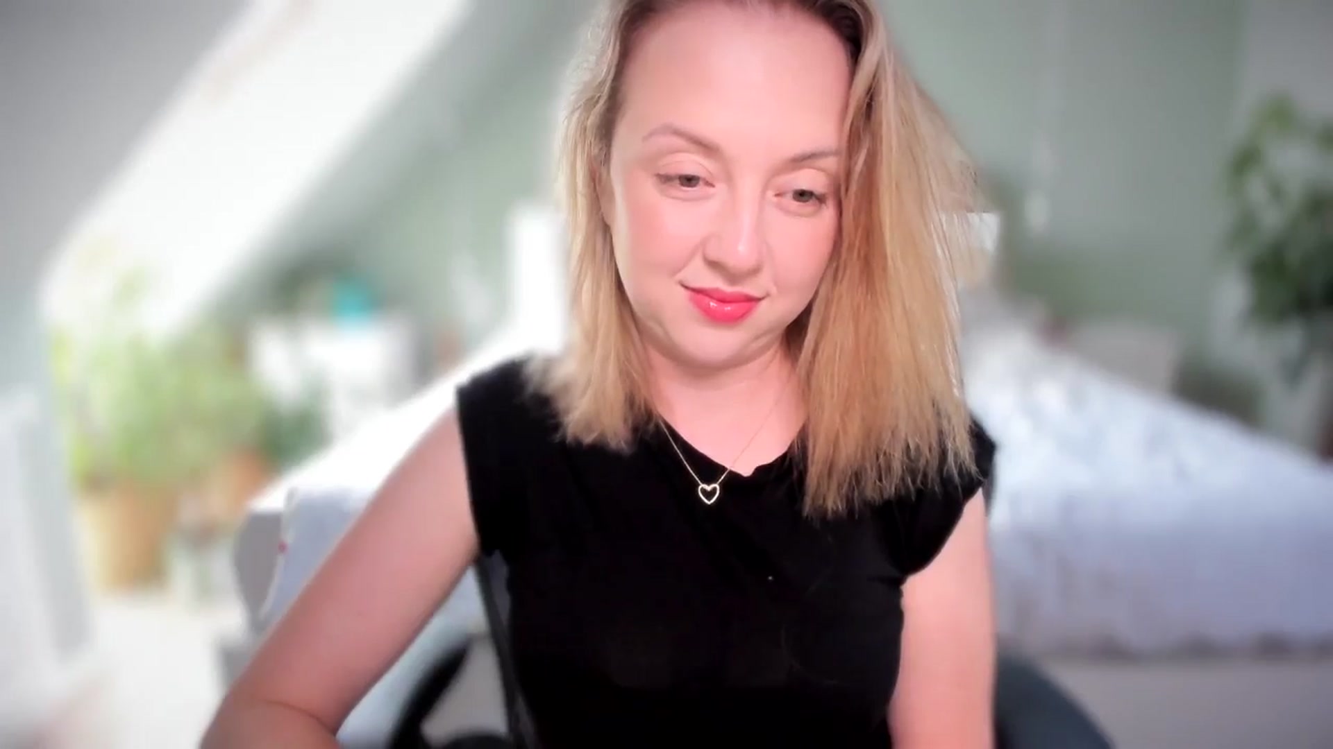 Gallery image thumbnail from AliceSmiley's myfreecams stream on, 06/14/2024, 11:15 image 3 of 20