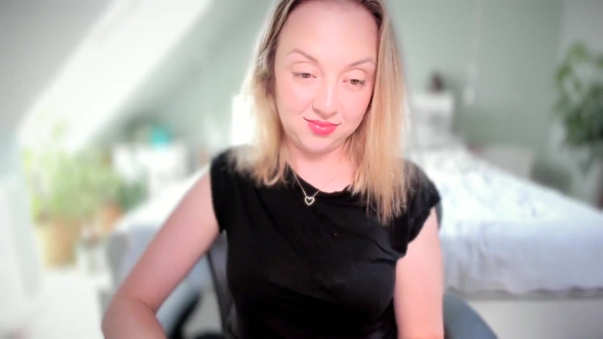 Gallery image thumbnail from AliceSmiley's myfreecams stream on, 06/14/2024, 11:15 image 7 of 20