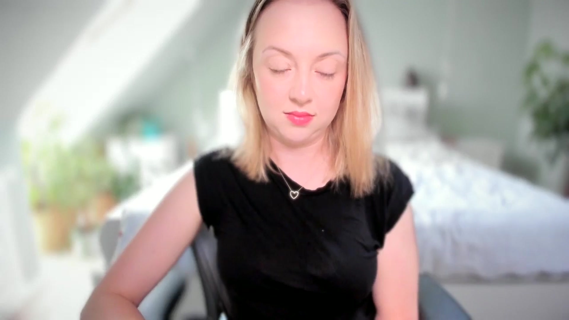 Gallery image thumbnail from AliceSmiley's myfreecams stream on, 06/14/2024, 11:15 image 6 of 20