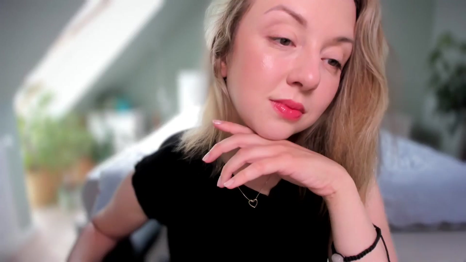 Gallery image thumbnail from AliceSmiley's myfreecams stream on, 06/14/2024, 11:15 image 1 of 20