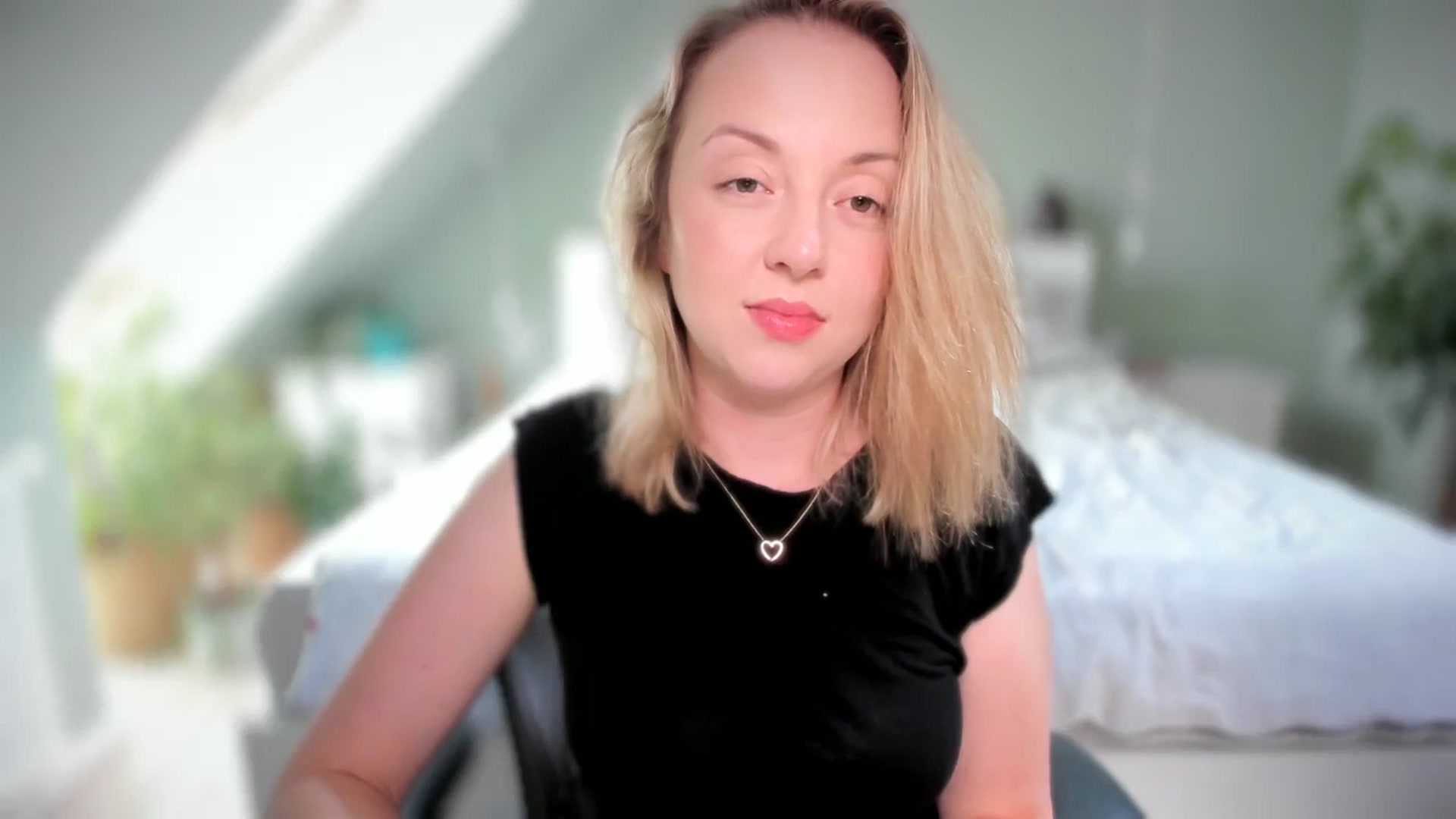 Gallery image thumbnail from AliceSmiley's myfreecams stream on, 06/14/2024, 11:15 image 17 of 20