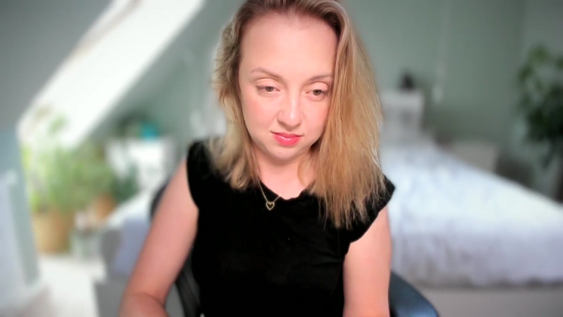 Gallery image thumbnail from AliceSmiley's myfreecams stream on, 06/14/2024, 11:15 image 11 of 20