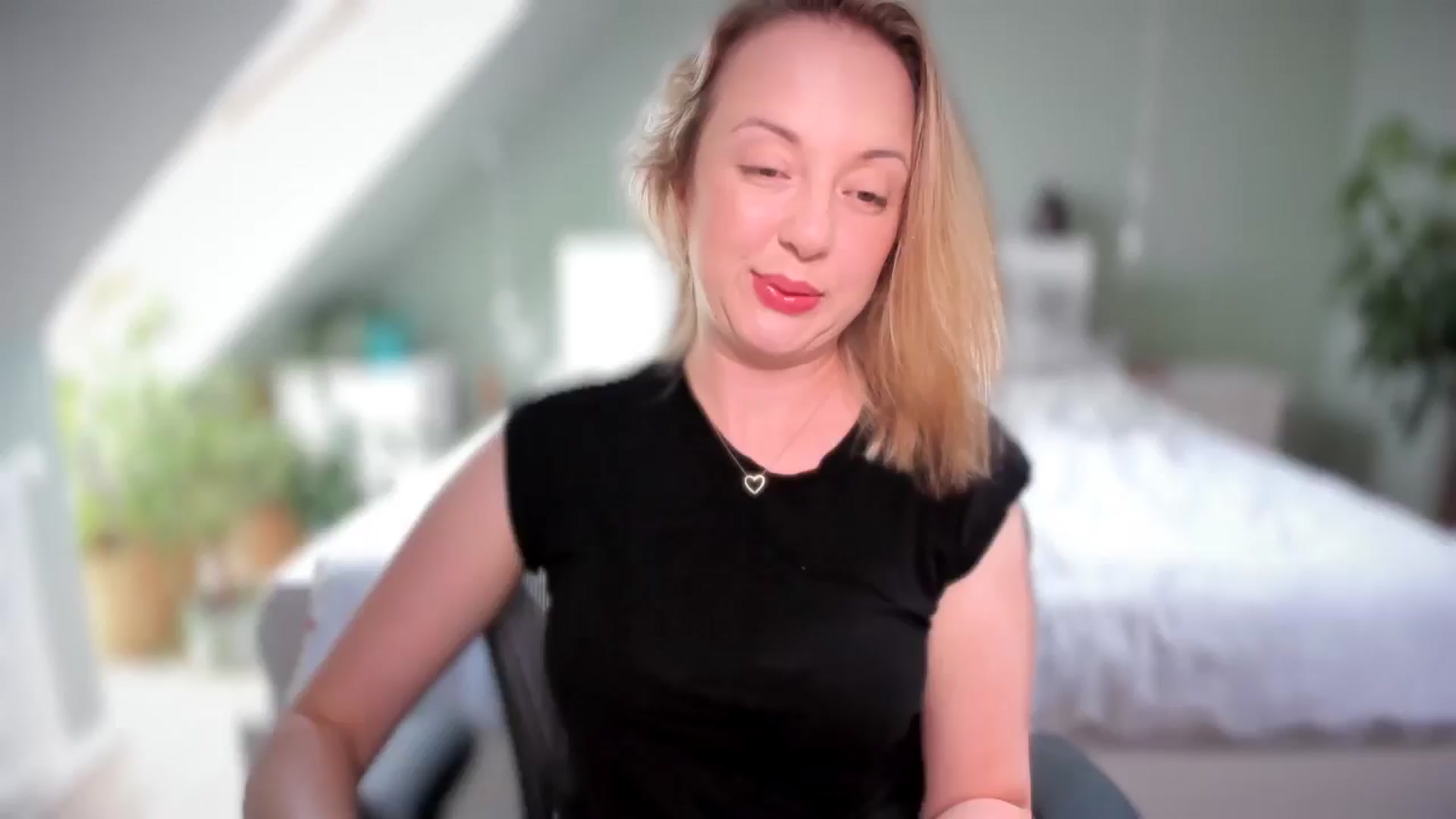 Gallery image thumbnail from AliceSmiley's myfreecams stream on, 06/14/2024, 11:15 image 14 of 20