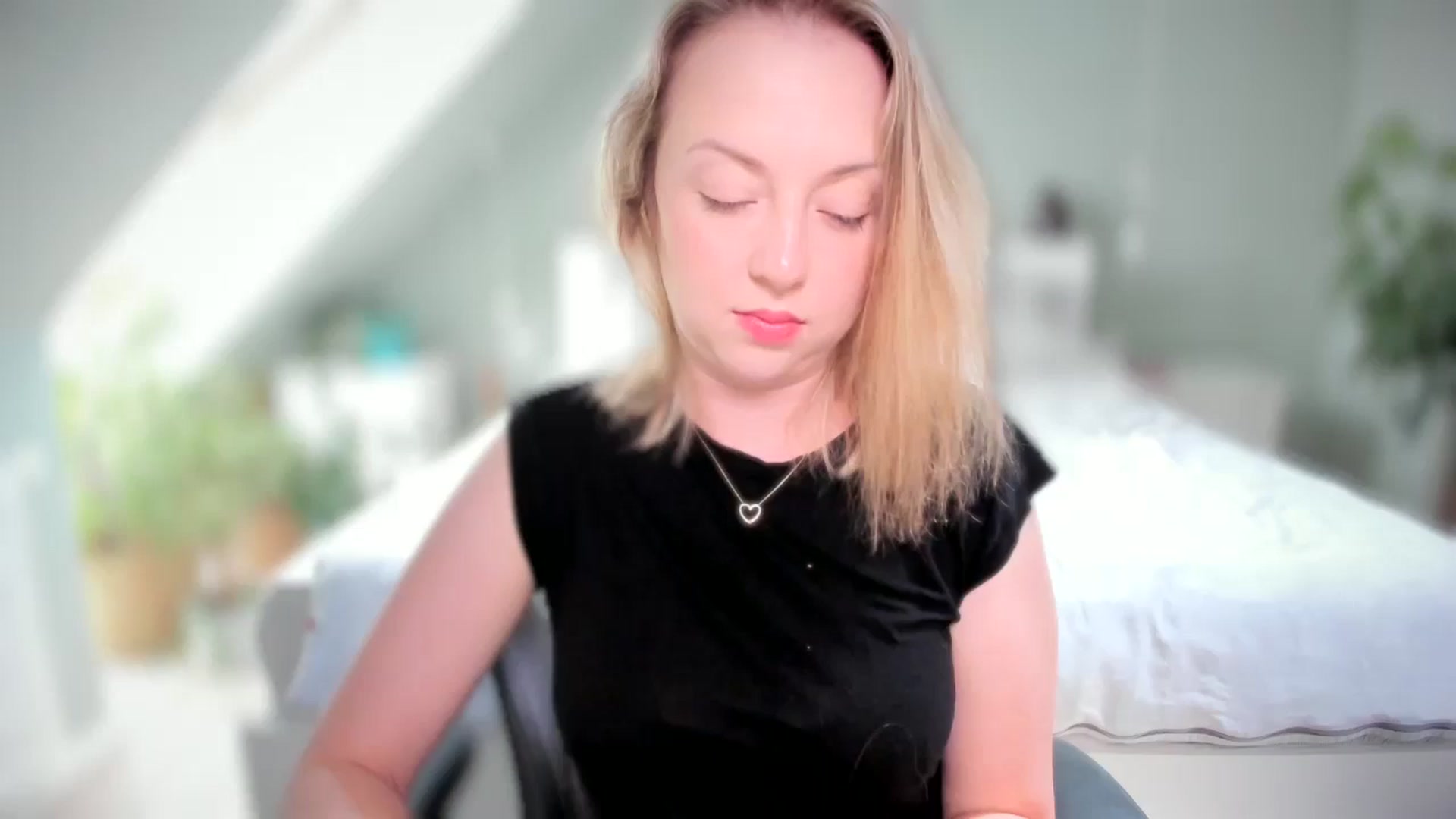 Gallery image thumbnail from AliceSmiley's myfreecams stream on, 06/14/2024, 11:15 image 19 of 20