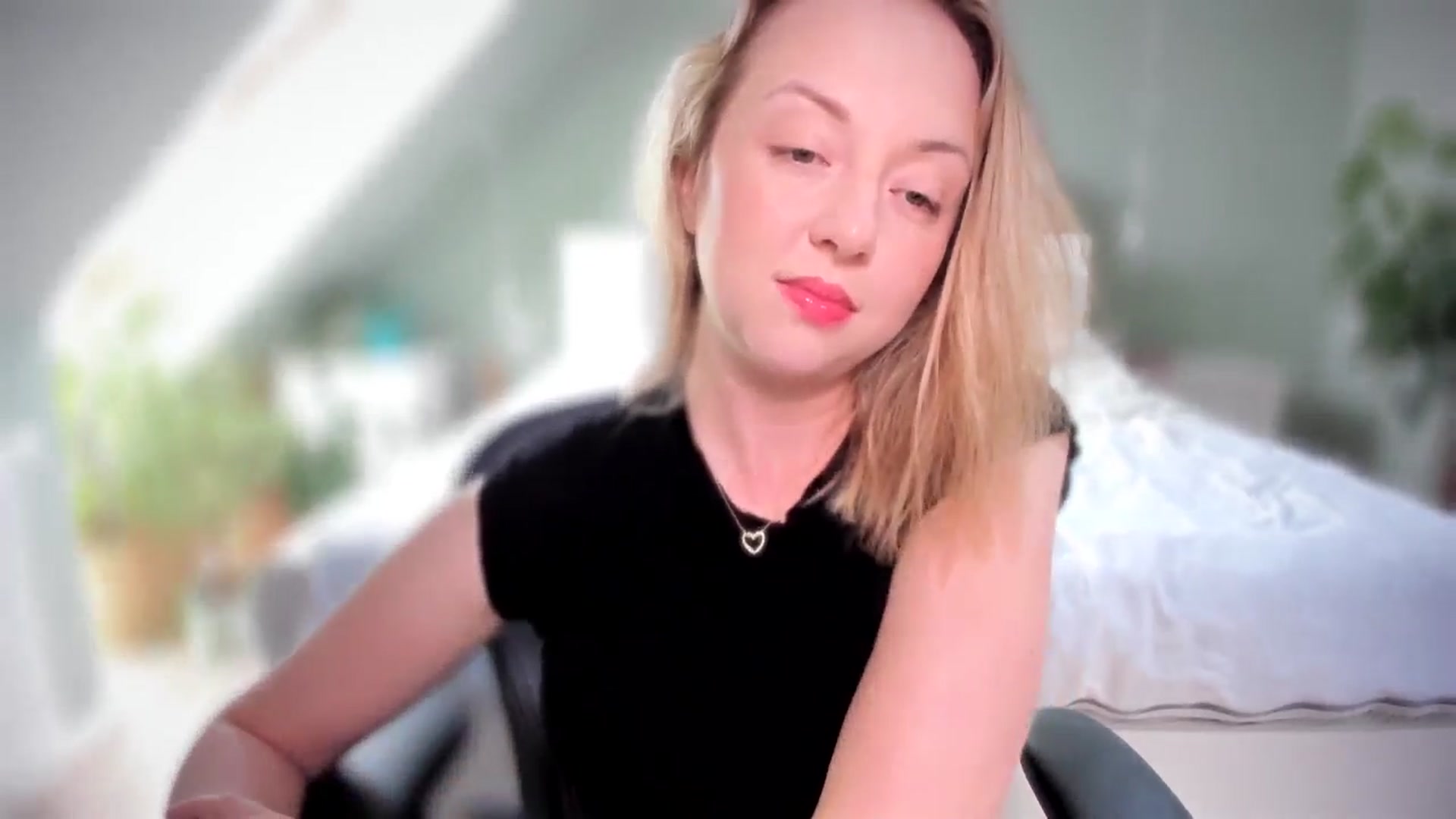 Gallery image thumbnail from AliceSmiley's myfreecams stream on, 06/14/2024, 11:15 image 4 of 20