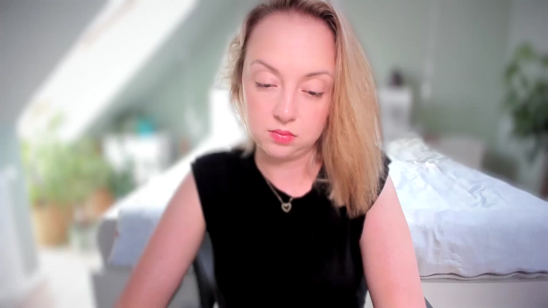 Gallery image thumbnail from AliceSmiley's myfreecams stream on, 06/14/2024, 11:15 image 15 of 20