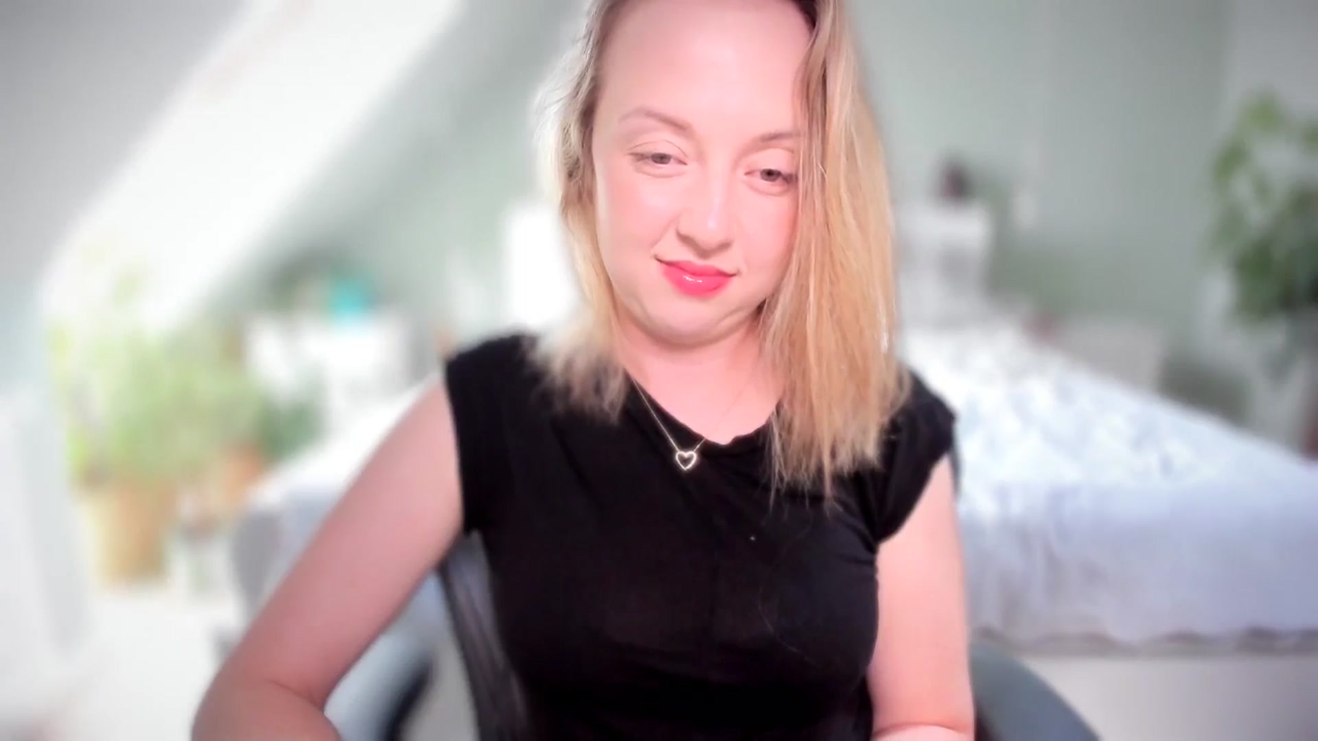 Gallery image thumbnail from AliceSmiley's myfreecams stream on, 06/14/2024, 11:15 image 2 of 20