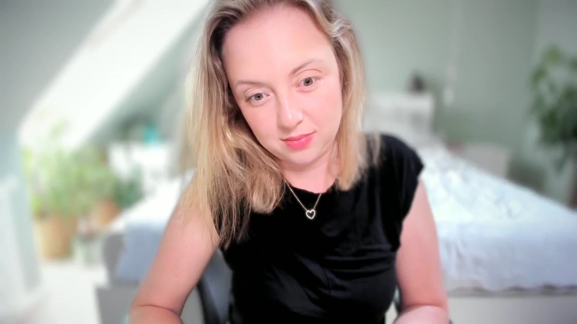 Gallery image thumbnail from AliceSmiley's myfreecams stream on, 06/14/2024, 11:15 image 16 of 20