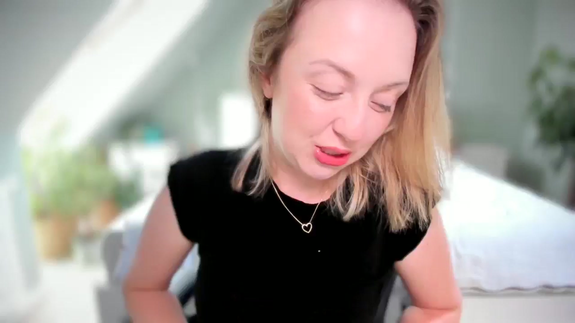 Gallery image thumbnail from AliceSmiley's myfreecams stream on, 06/14/2024, 11:15 image 18 of 20