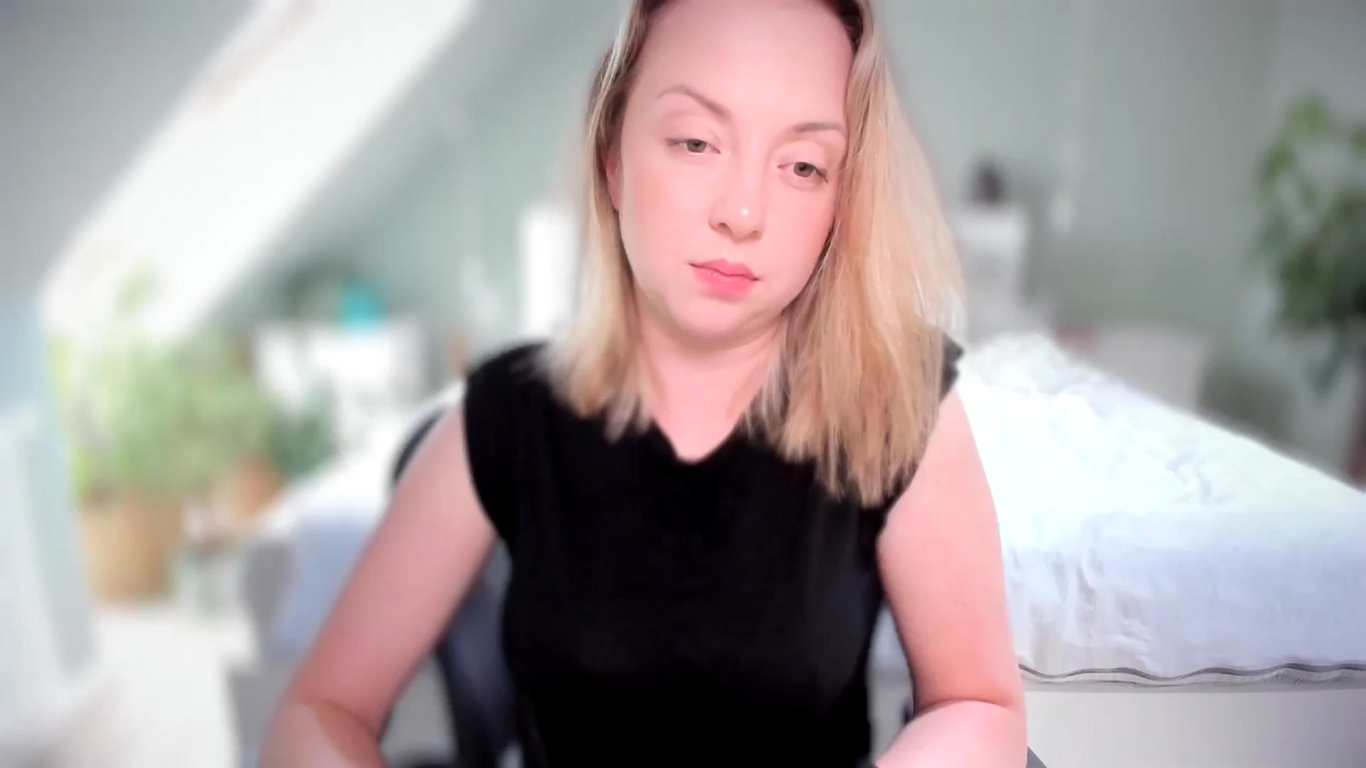 Gallery image thumbnail from AliceSmiley's myfreecams stream on, 06/14/2024, 12:31 image 8 of 20