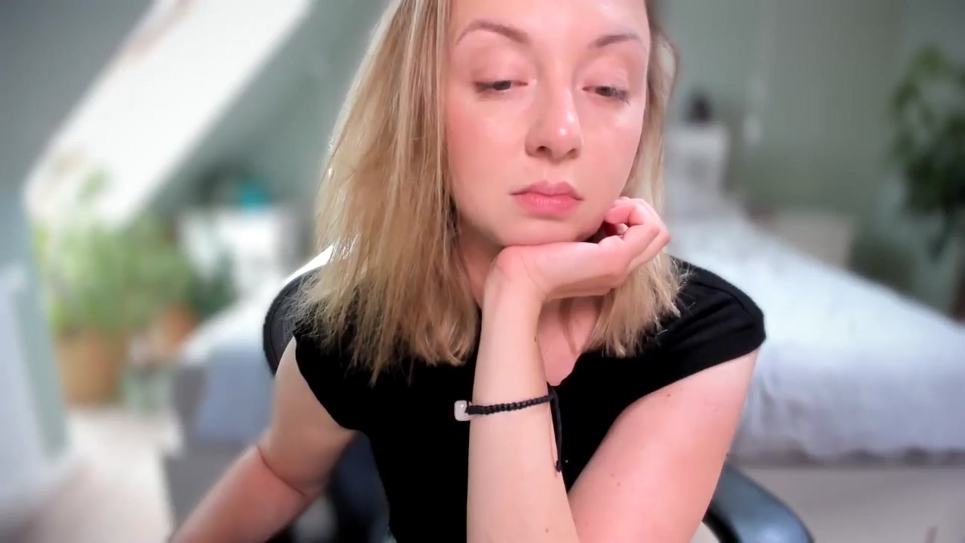 Gallery image thumbnail from AliceSmiley's myfreecams stream on, 06/14/2024, 12:31 image 17 of 20