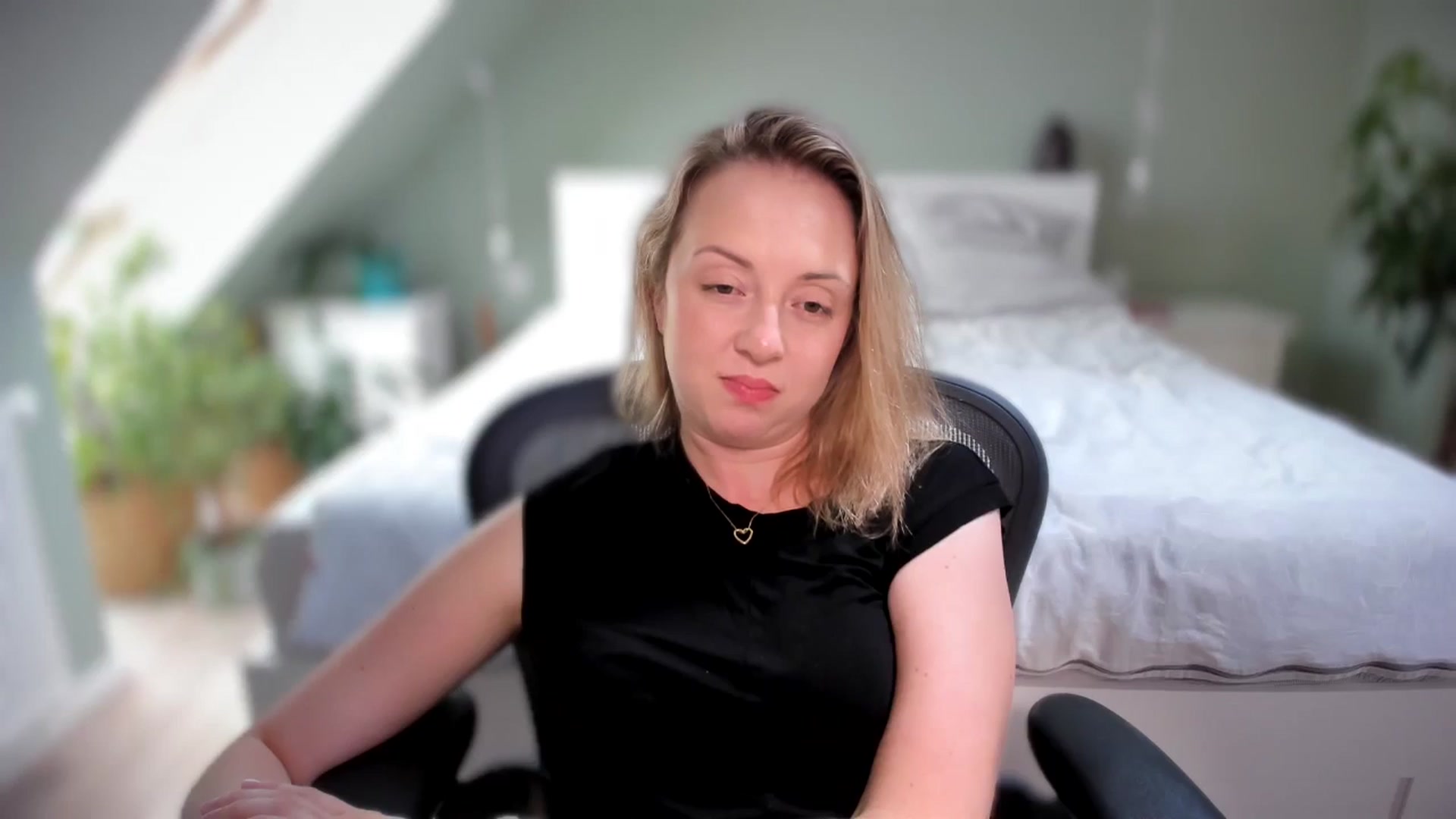 Gallery image thumbnail from AliceSmiley's myfreecams stream on, 06/14/2024, 12:31 image 15 of 20