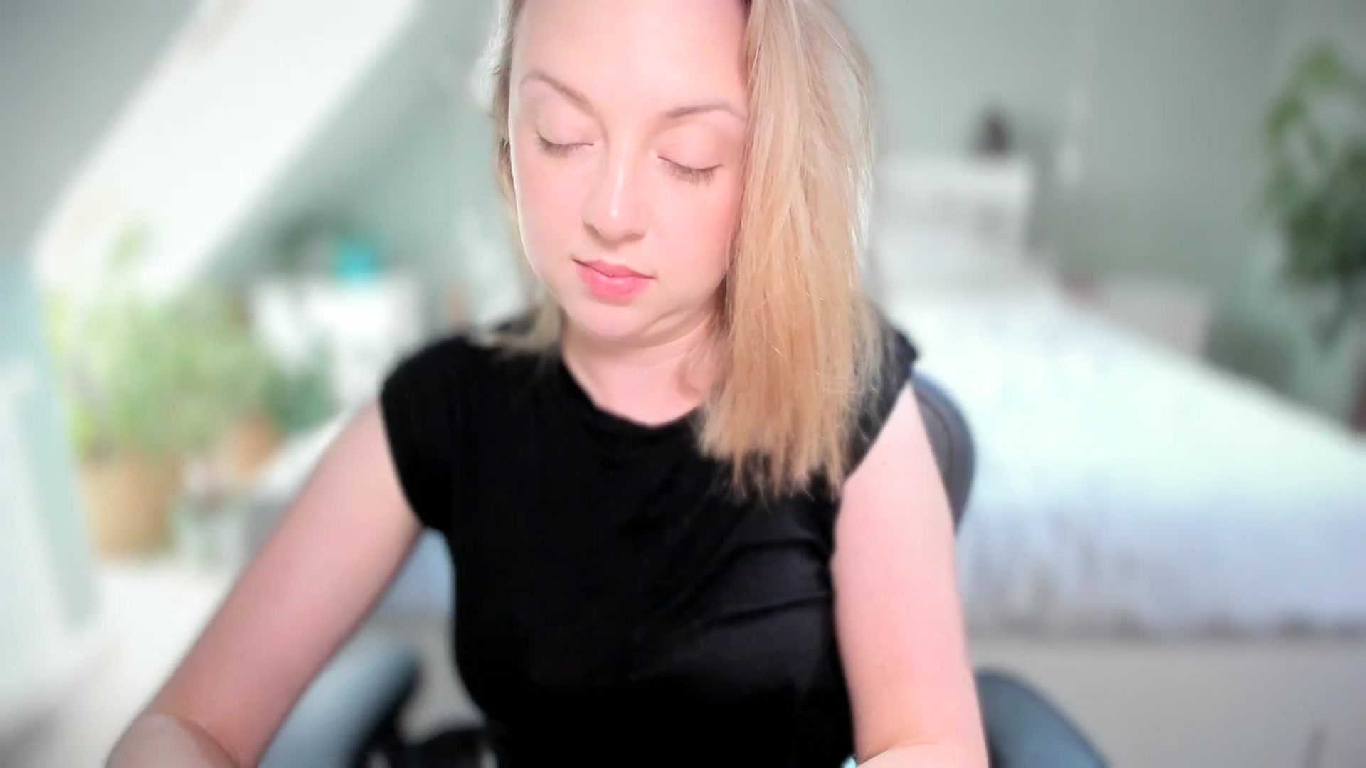 Gallery image thumbnail from AliceSmiley's myfreecams stream on, 06/14/2024, 12:31 image 10 of 20