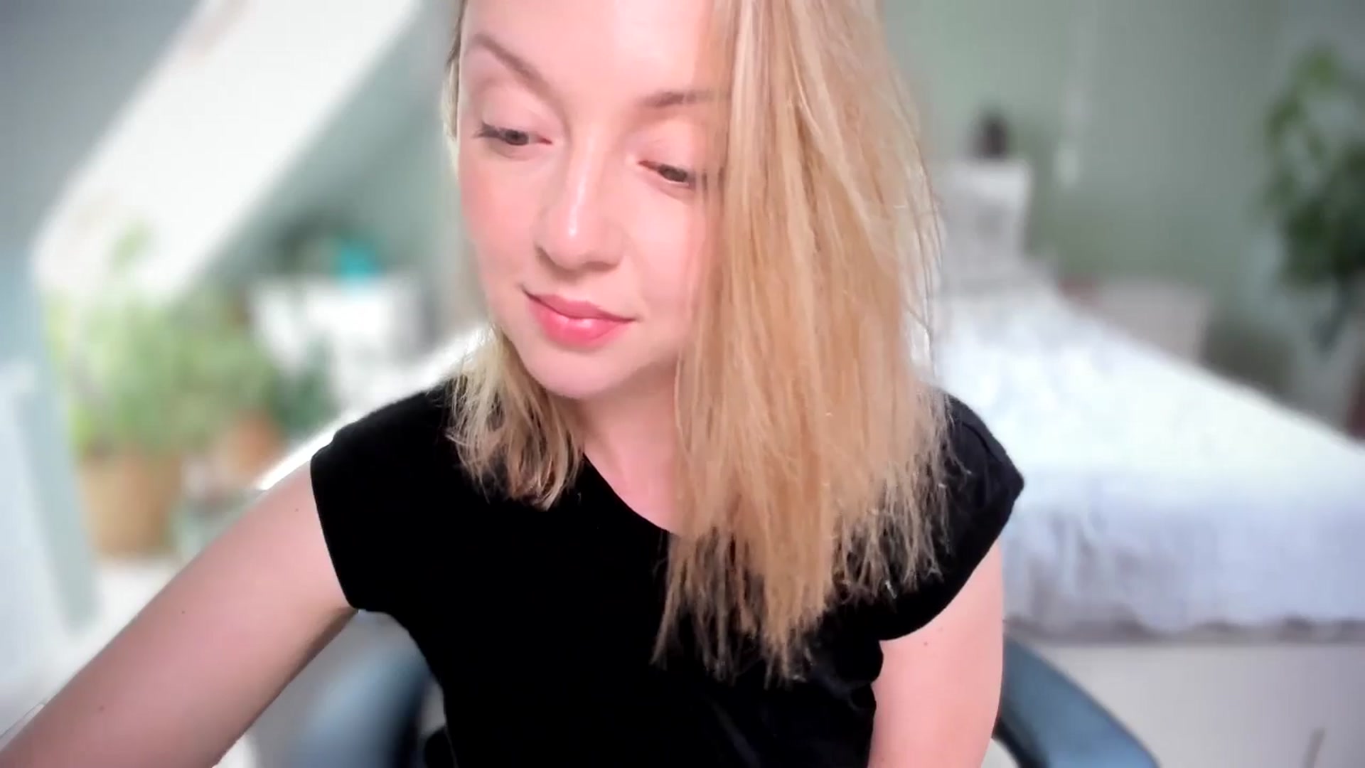 Gallery image thumbnail from AliceSmiley's myfreecams stream on, 06/14/2024, 12:31 image 12 of 20