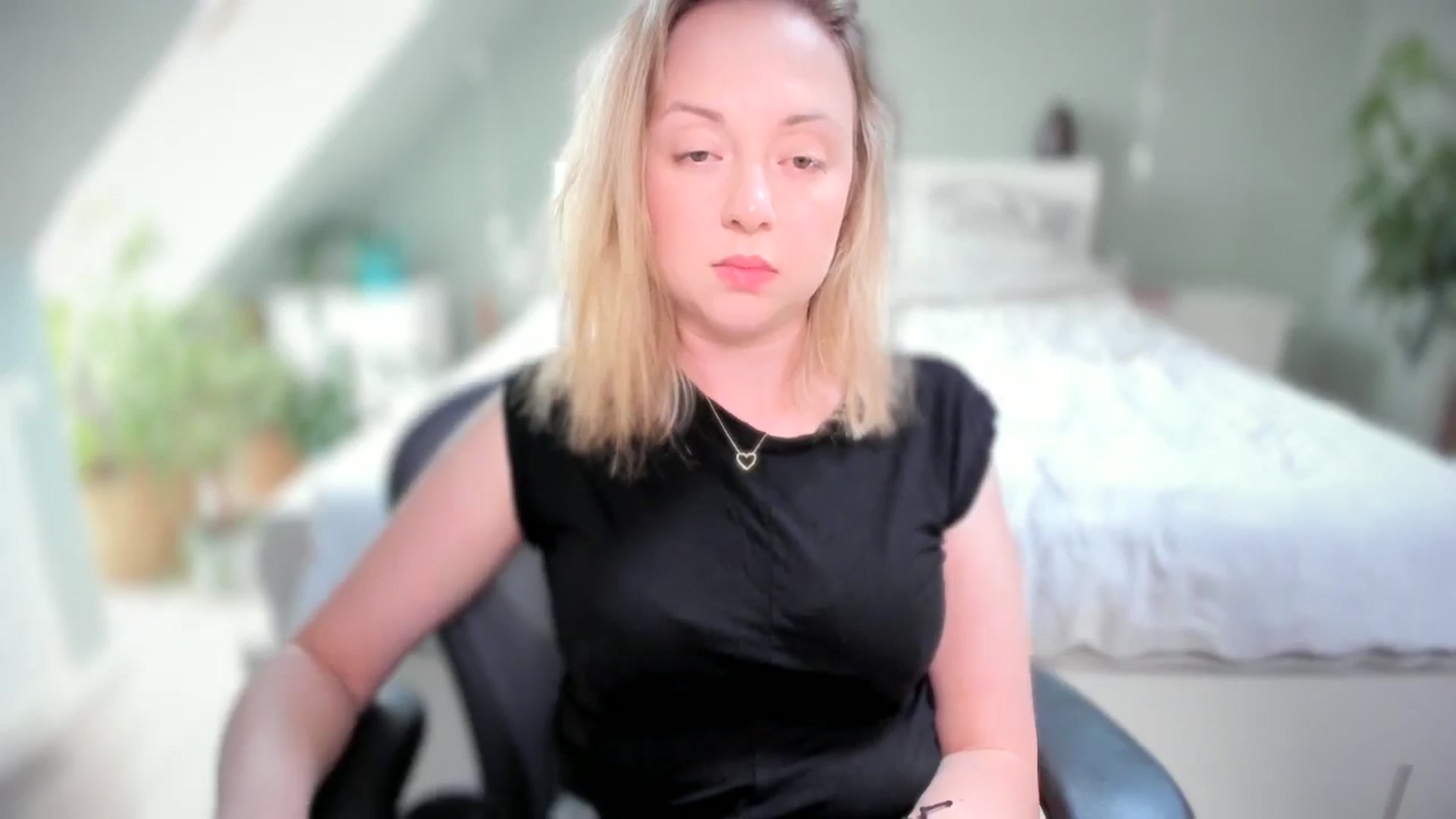 Gallery image thumbnail from AliceSmiley's myfreecams stream on, 06/14/2024, 12:31 image 5 of 20