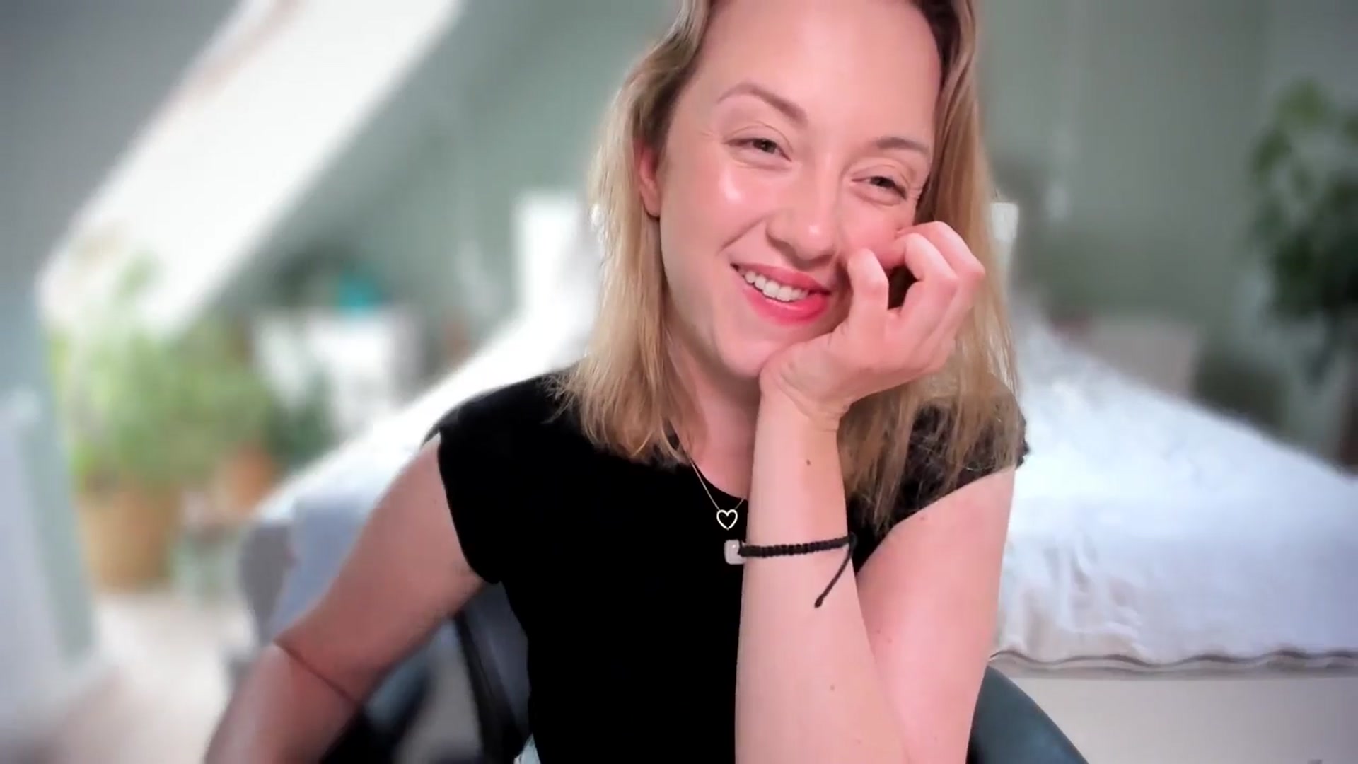 Gallery image thumbnail from AliceSmiley's myfreecams stream on, 06/14/2024, 12:31 image 3 of 20