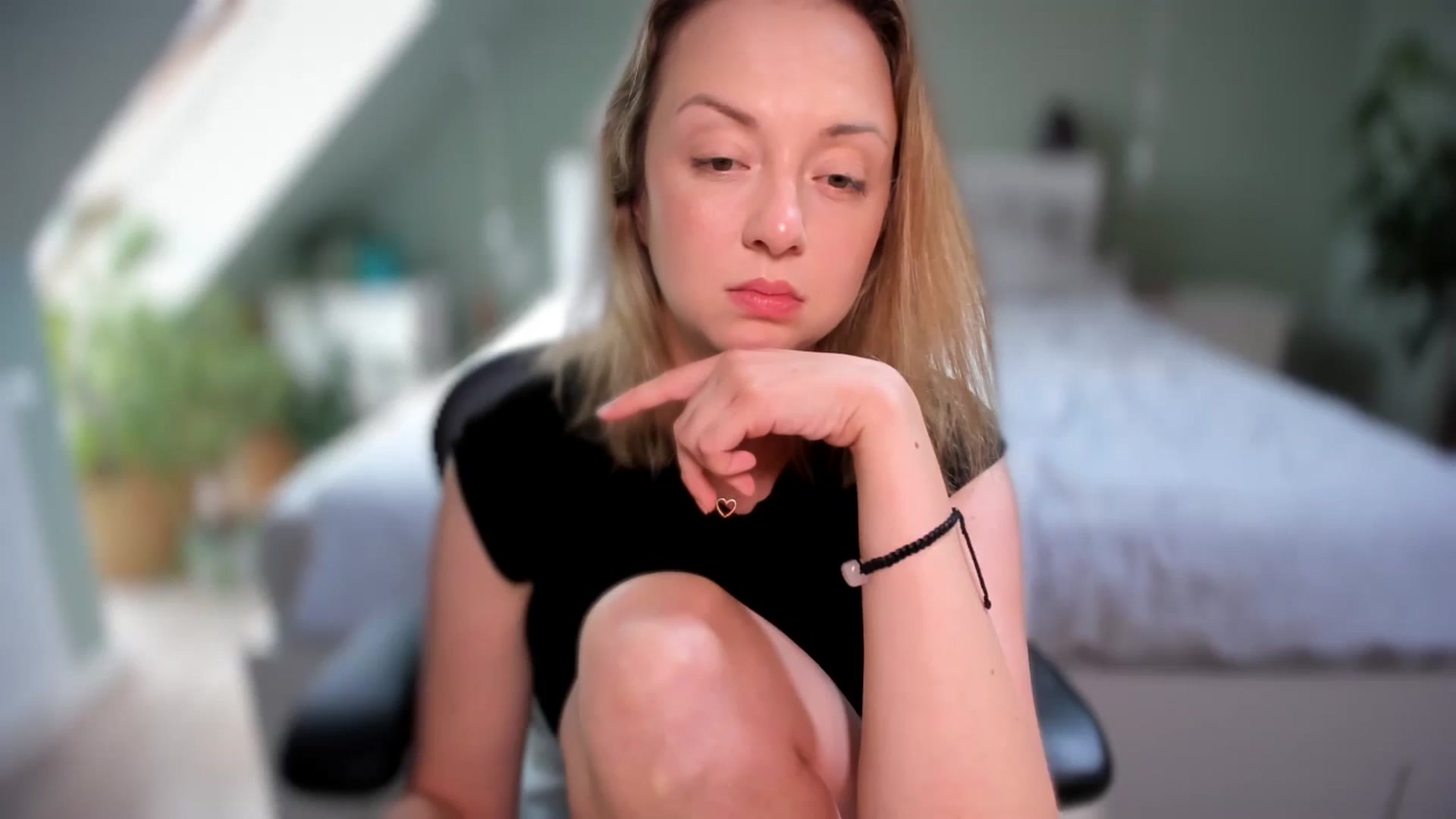 Gallery image thumbnail from AliceSmiley's myfreecams stream on, 06/14/2024, 12:31 image 6 of 20