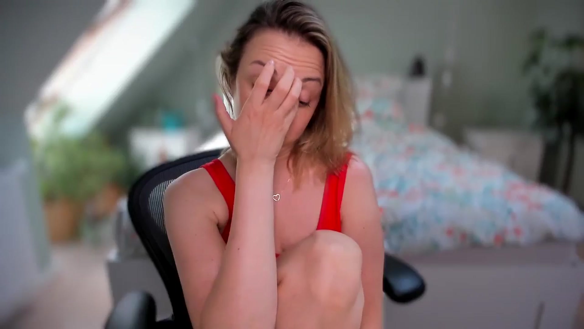 Gallery image thumbnail from AliceSmiley's myfreecams stream on, 06/20/2024, 12:15 image 15 of 20